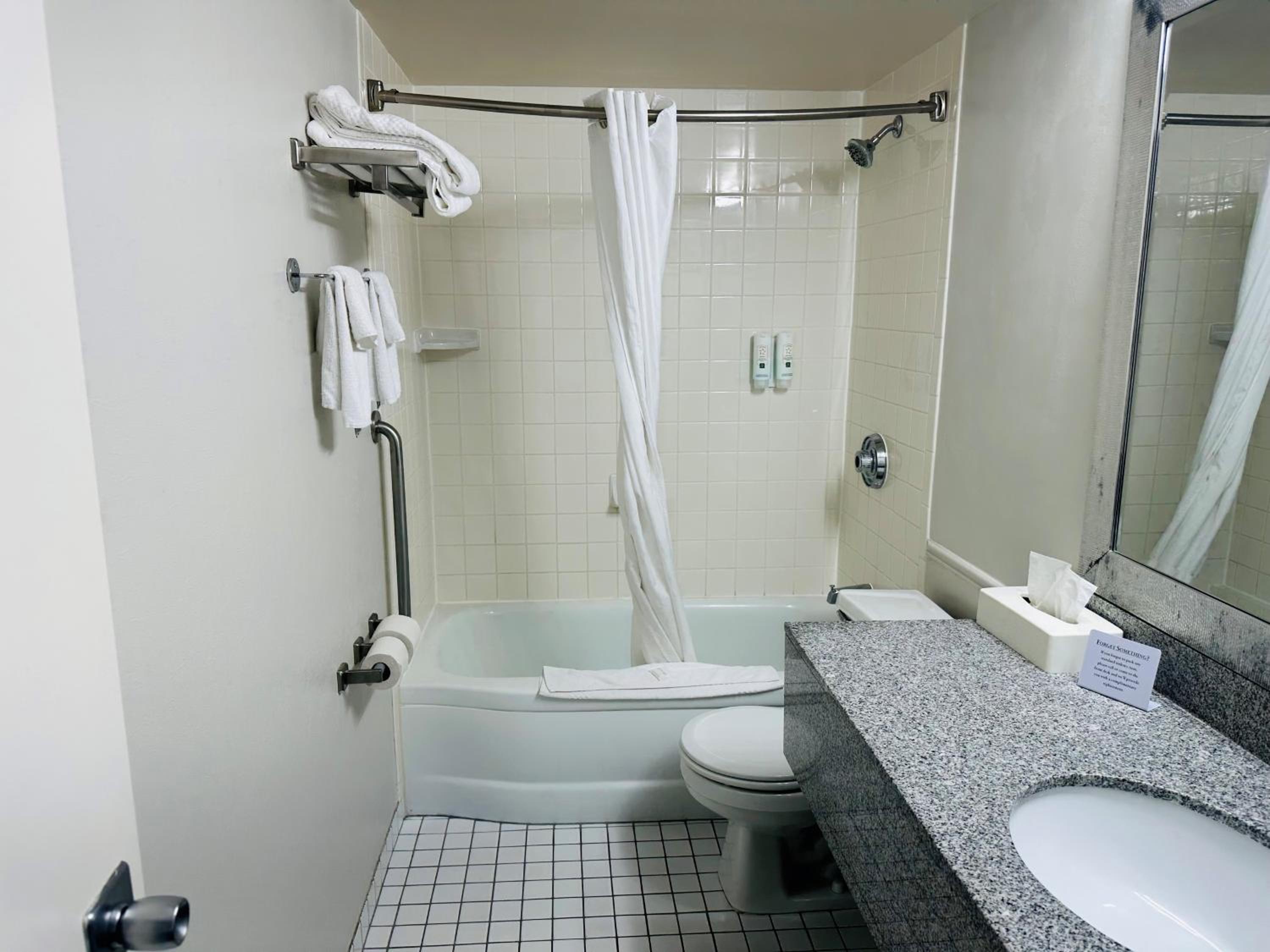 King Room - Non-Smoking - Photo 2