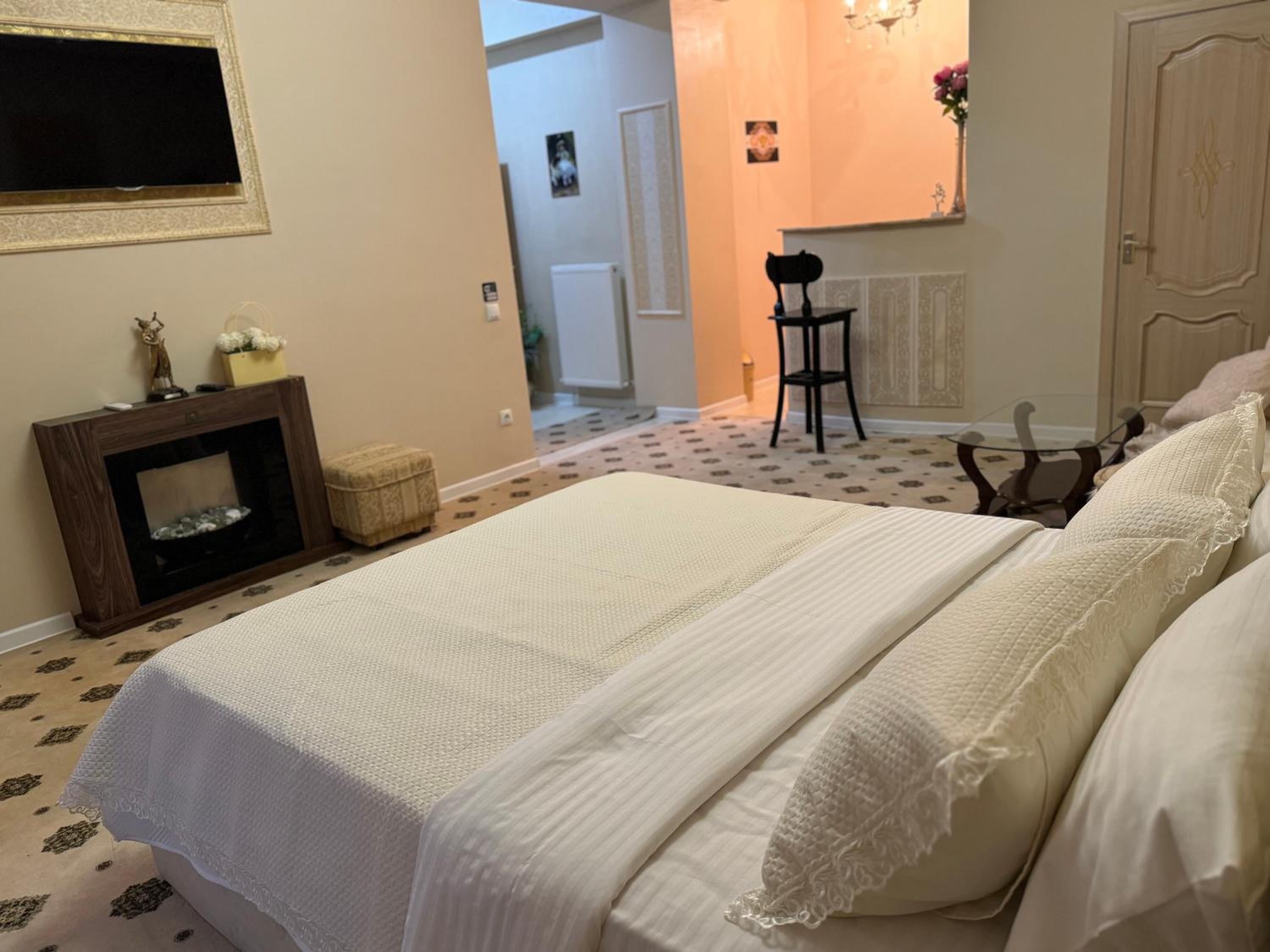 One-Bedroom Apartment with City View photo 3