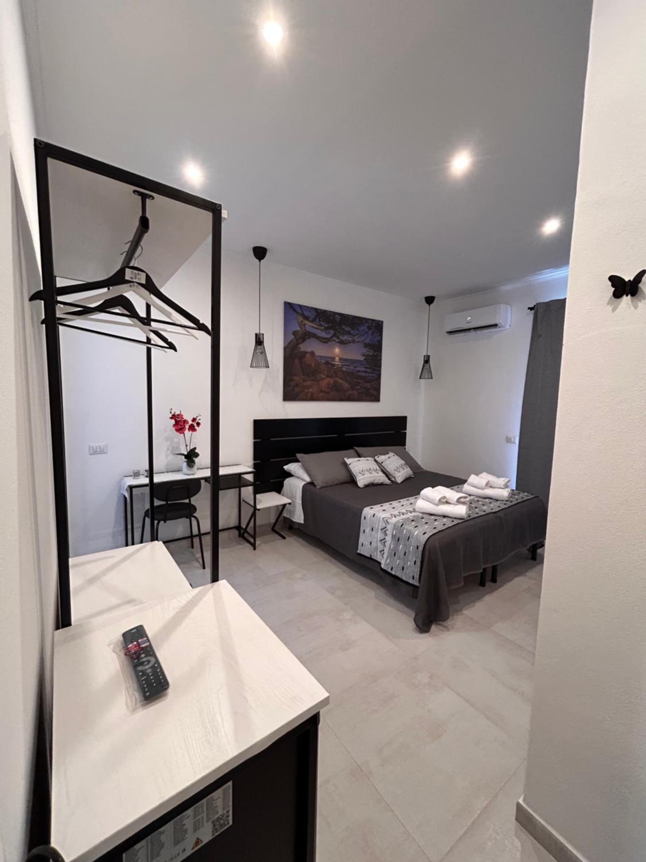 Double or Twin Room with Private Bathroom photo 2