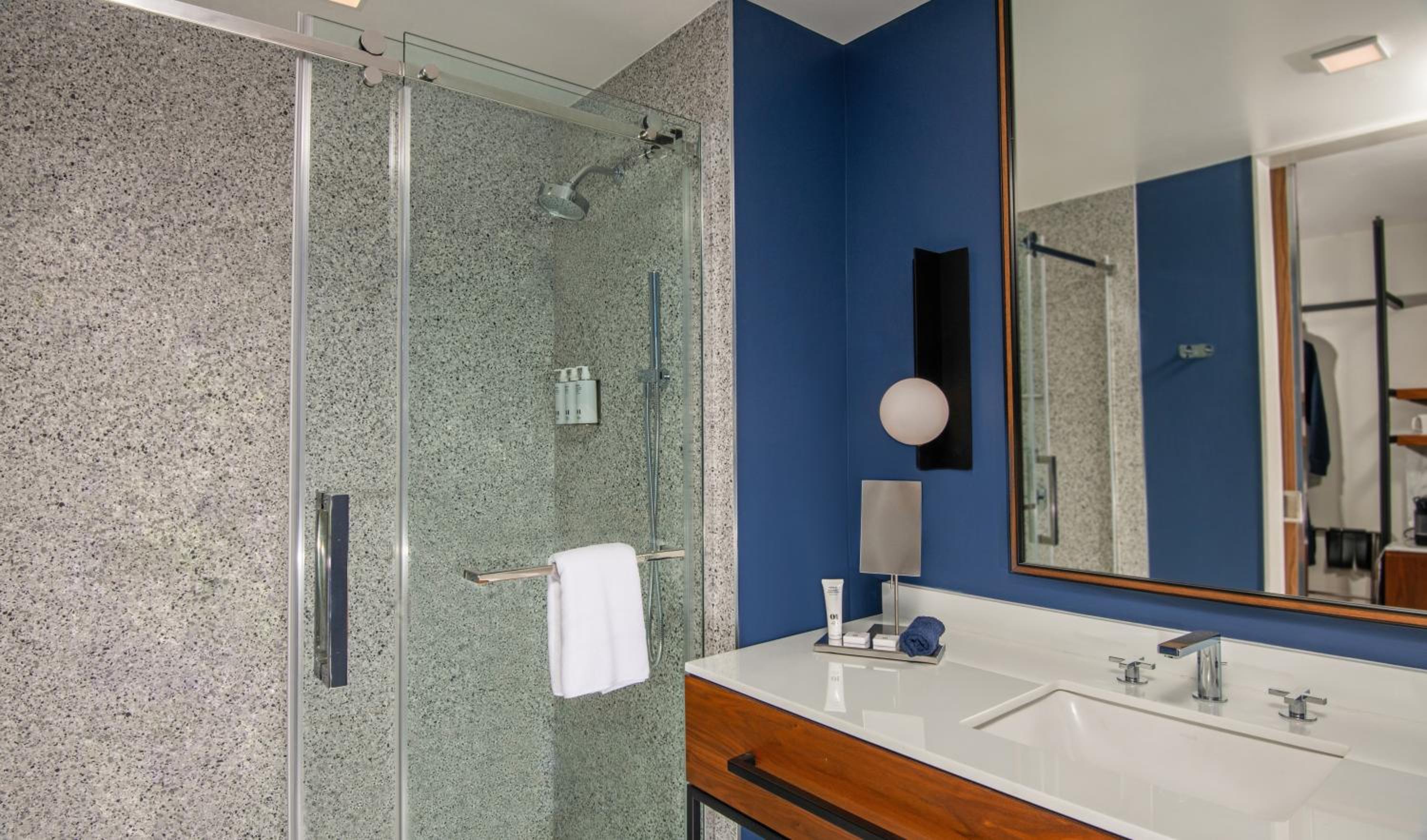 Standard King Room - Photo 4