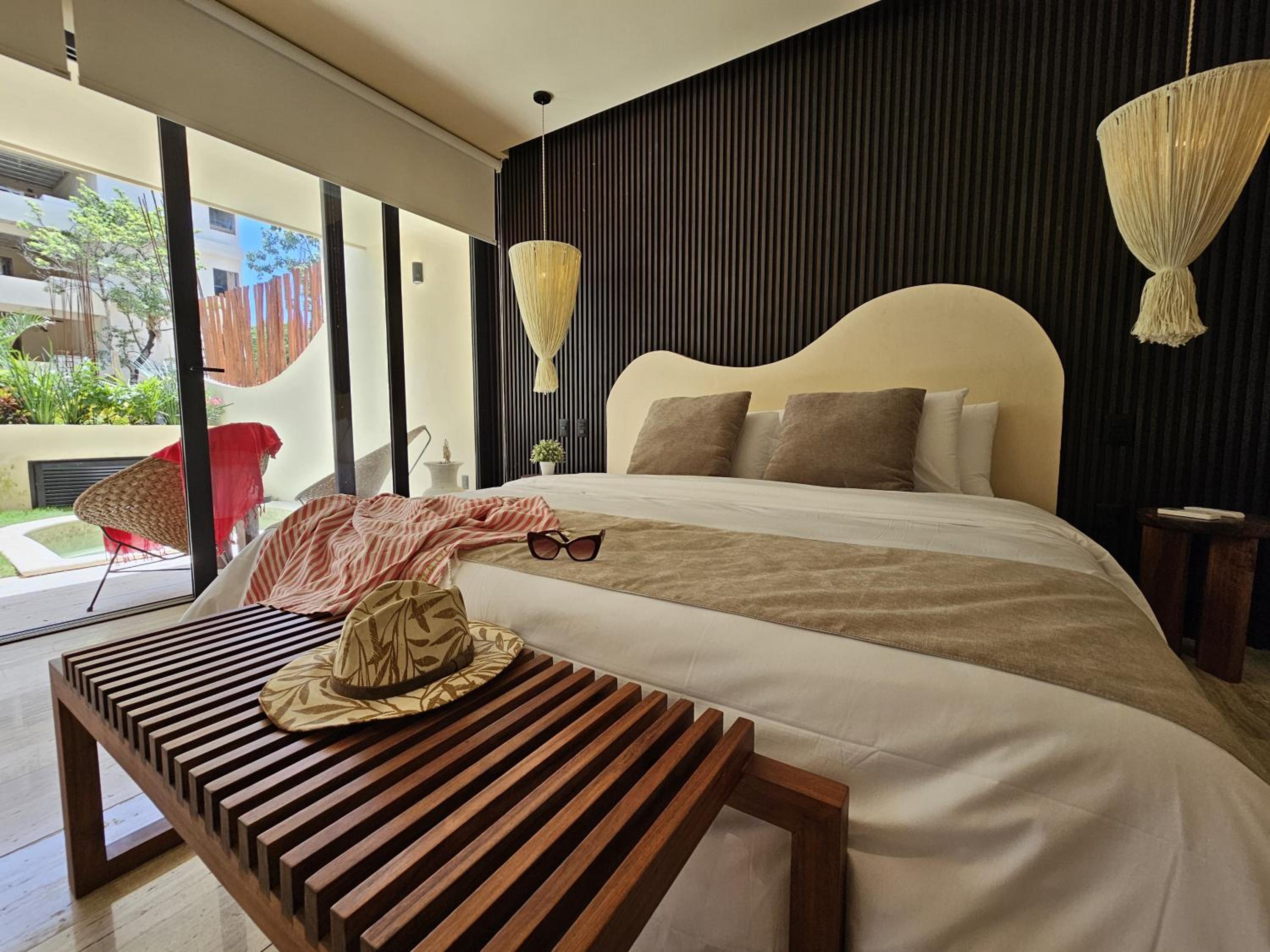 One Bedroom apartment with Terrace, Plounge pool and Garden