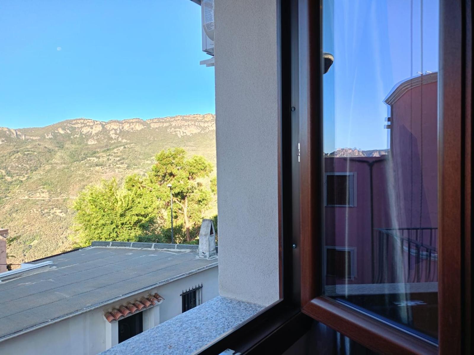 Deluxe Double or Twin Room with Mountain View photo 3