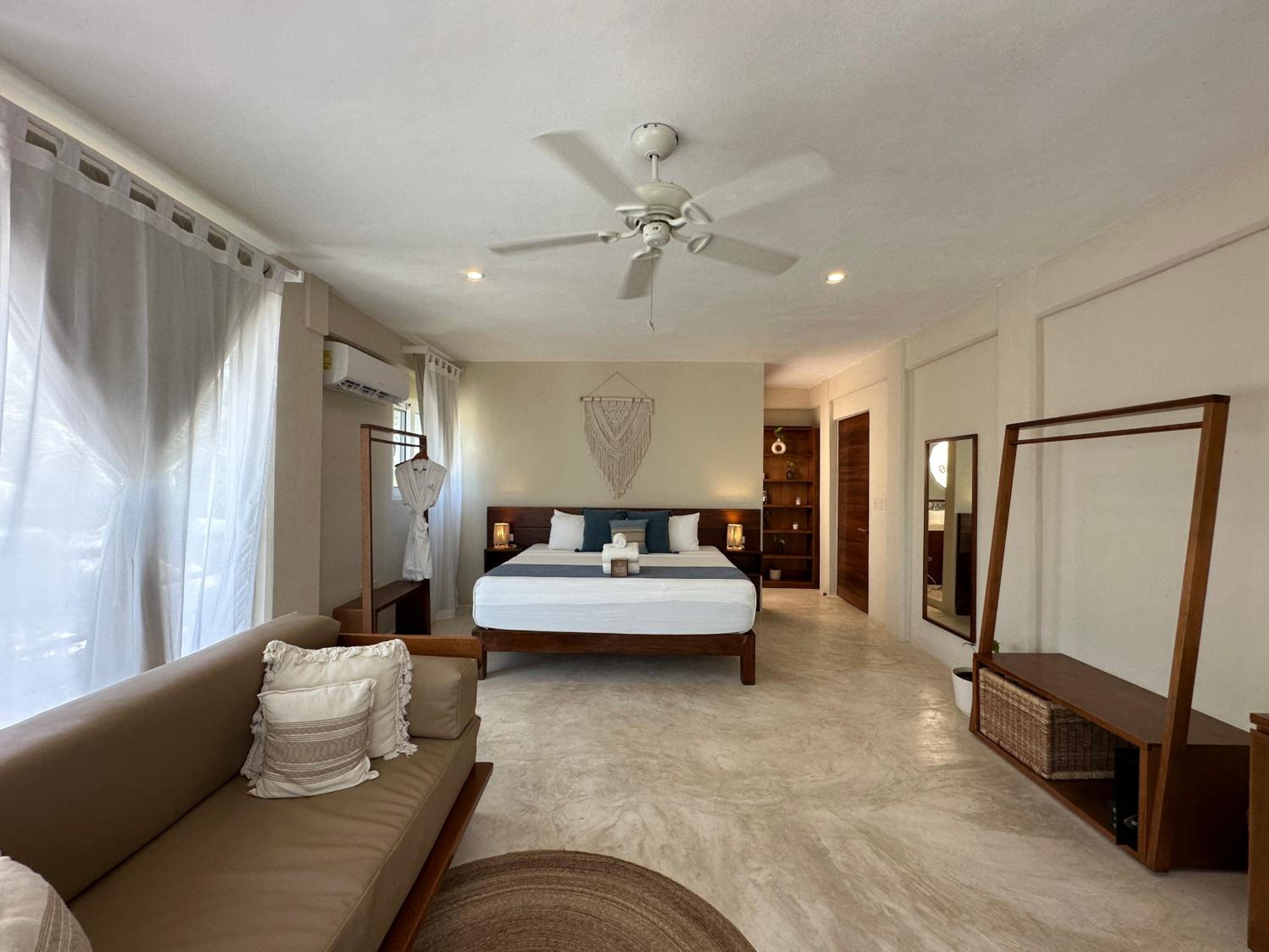Suite with Sea View - Photo 8