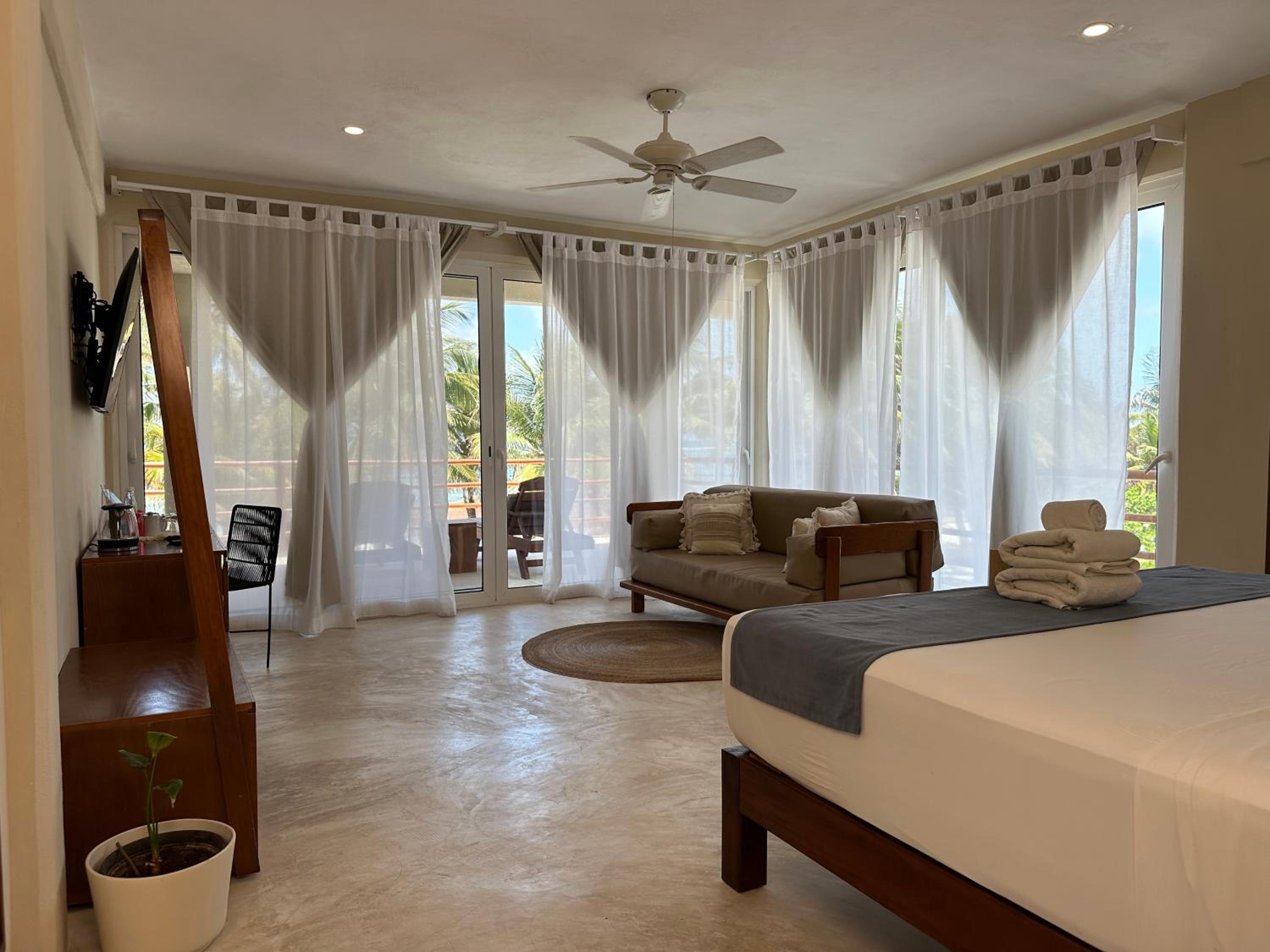 Suite with Sea View - Photo 1