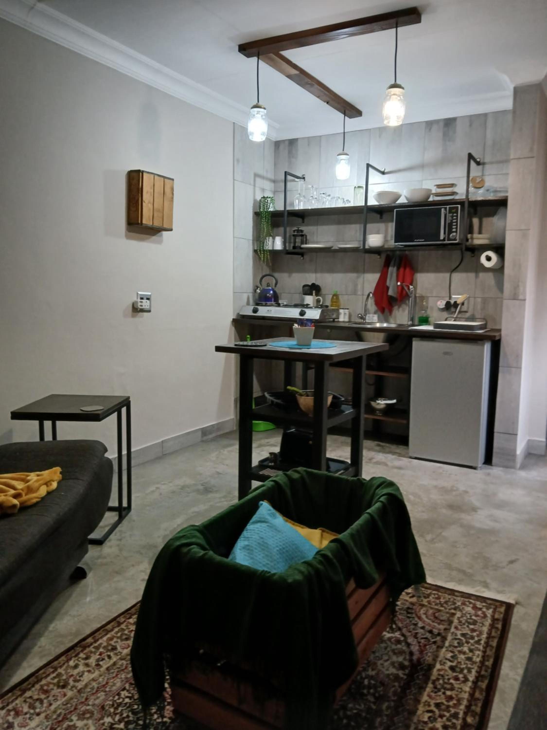 One-Bedroom Apartment - Photo 8