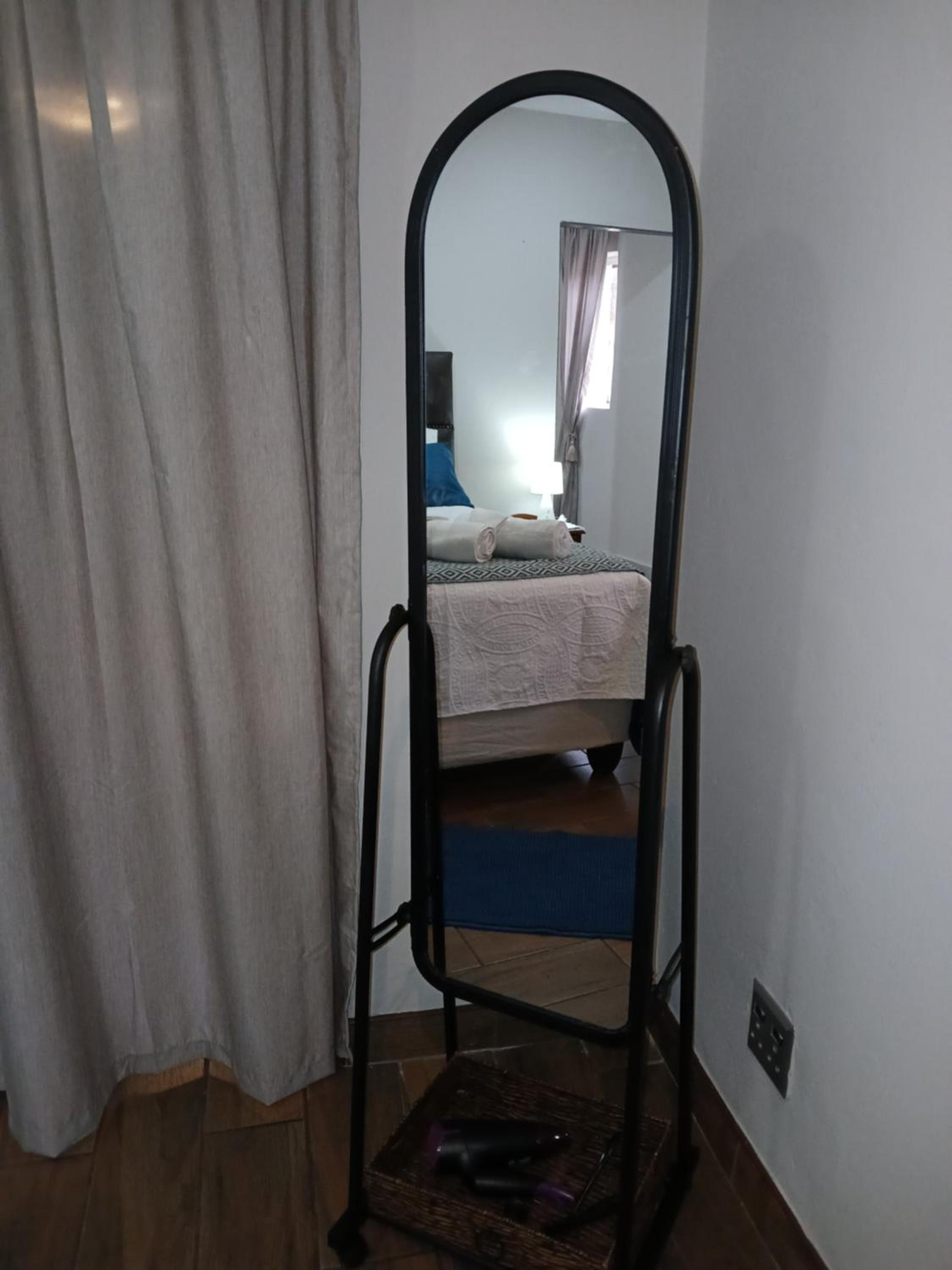 One-Bedroom Apartment - Photo 11