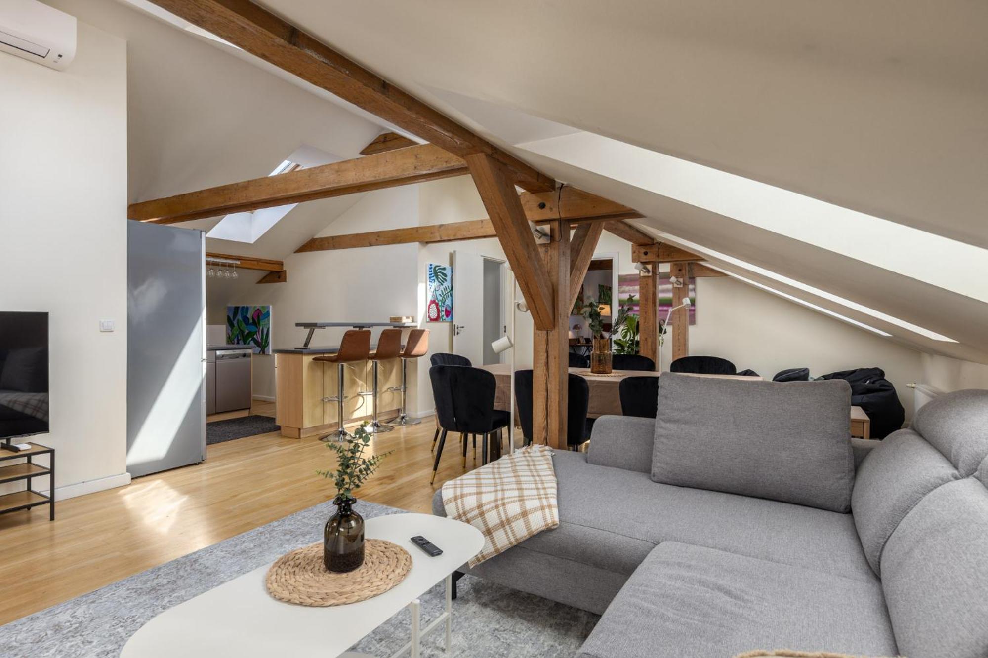 Three-Bedroom Apartment - High Floor photo 3