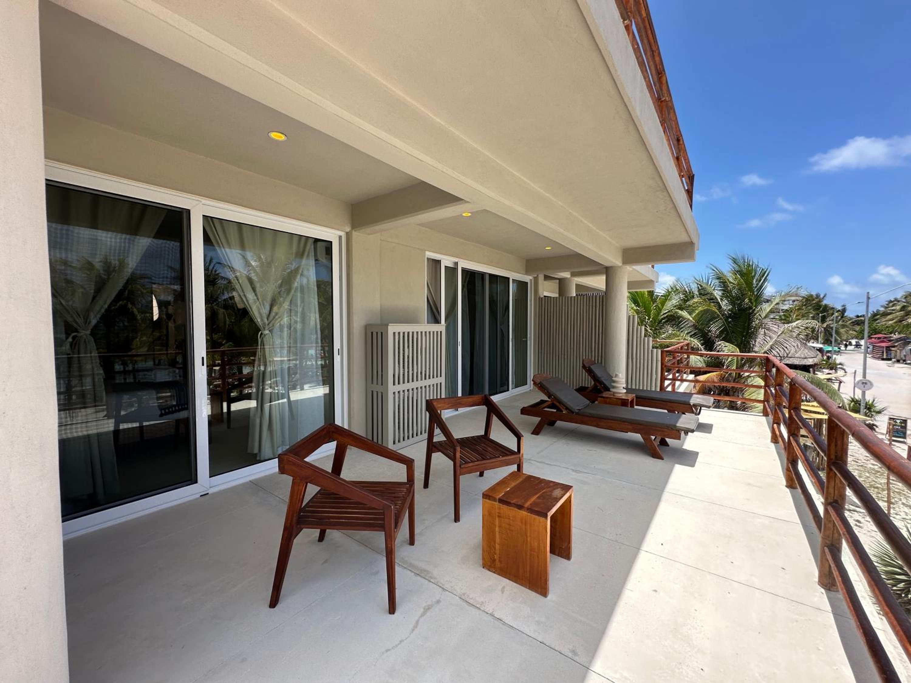 Deluxe Suite with Sea View photo 3