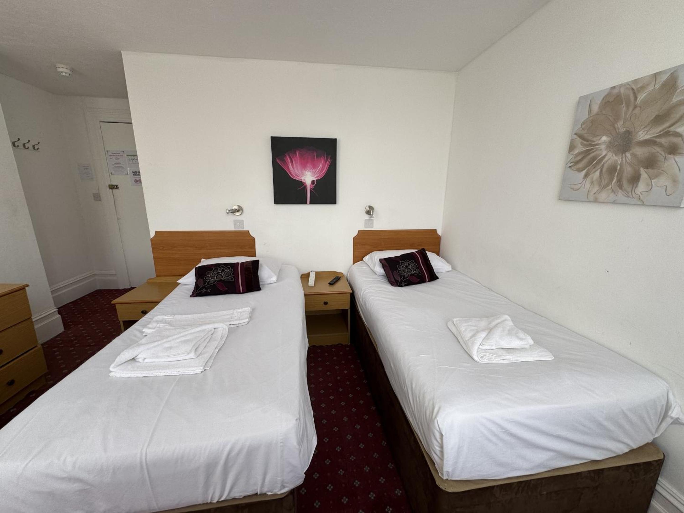 Standard Twin Room photo 2