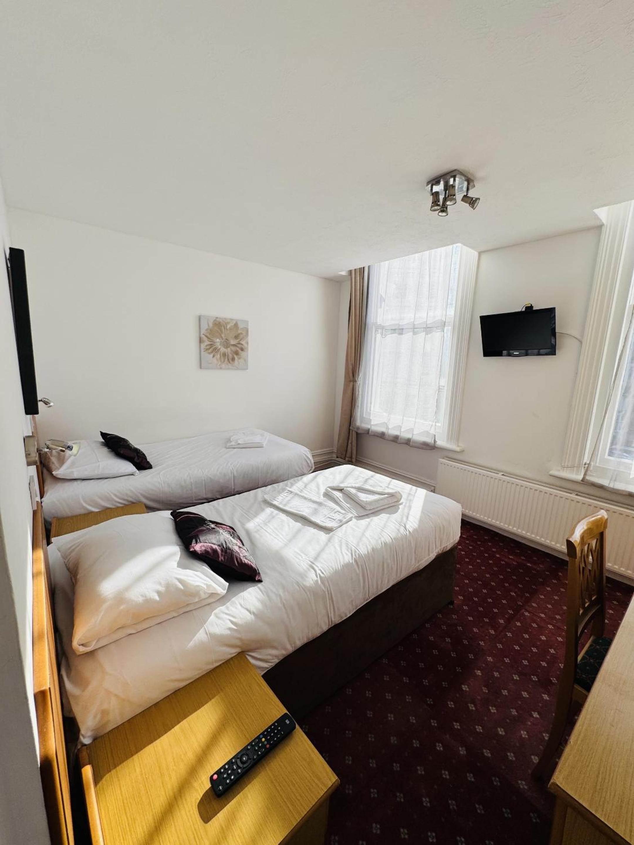 Standard Twin Room photo 3