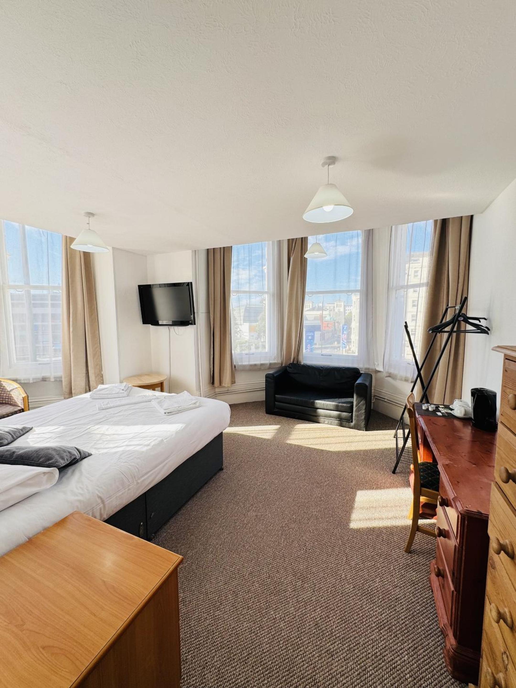 Deluxe King Room photo 3