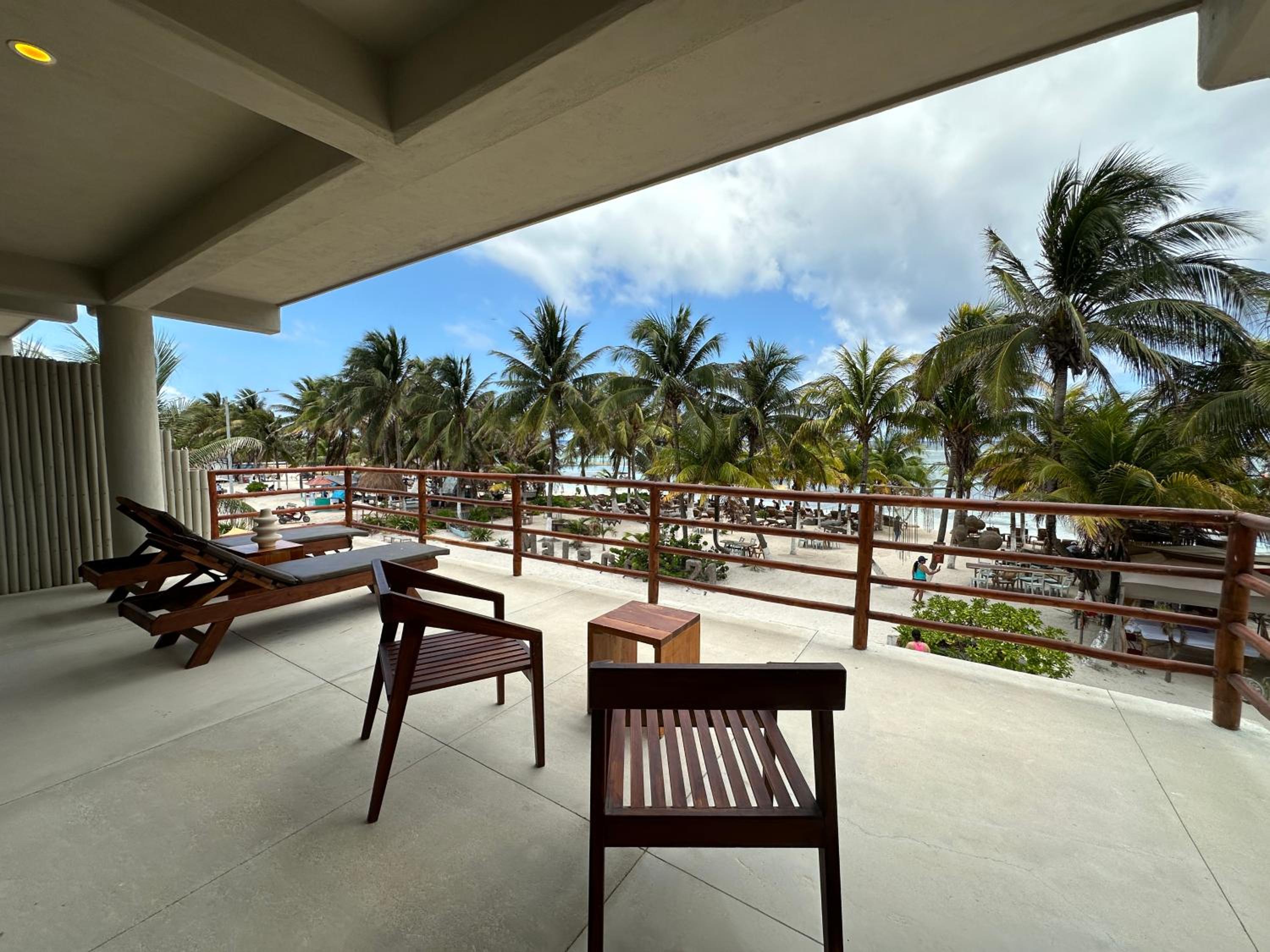Deluxe Suite with Sea View photo 2