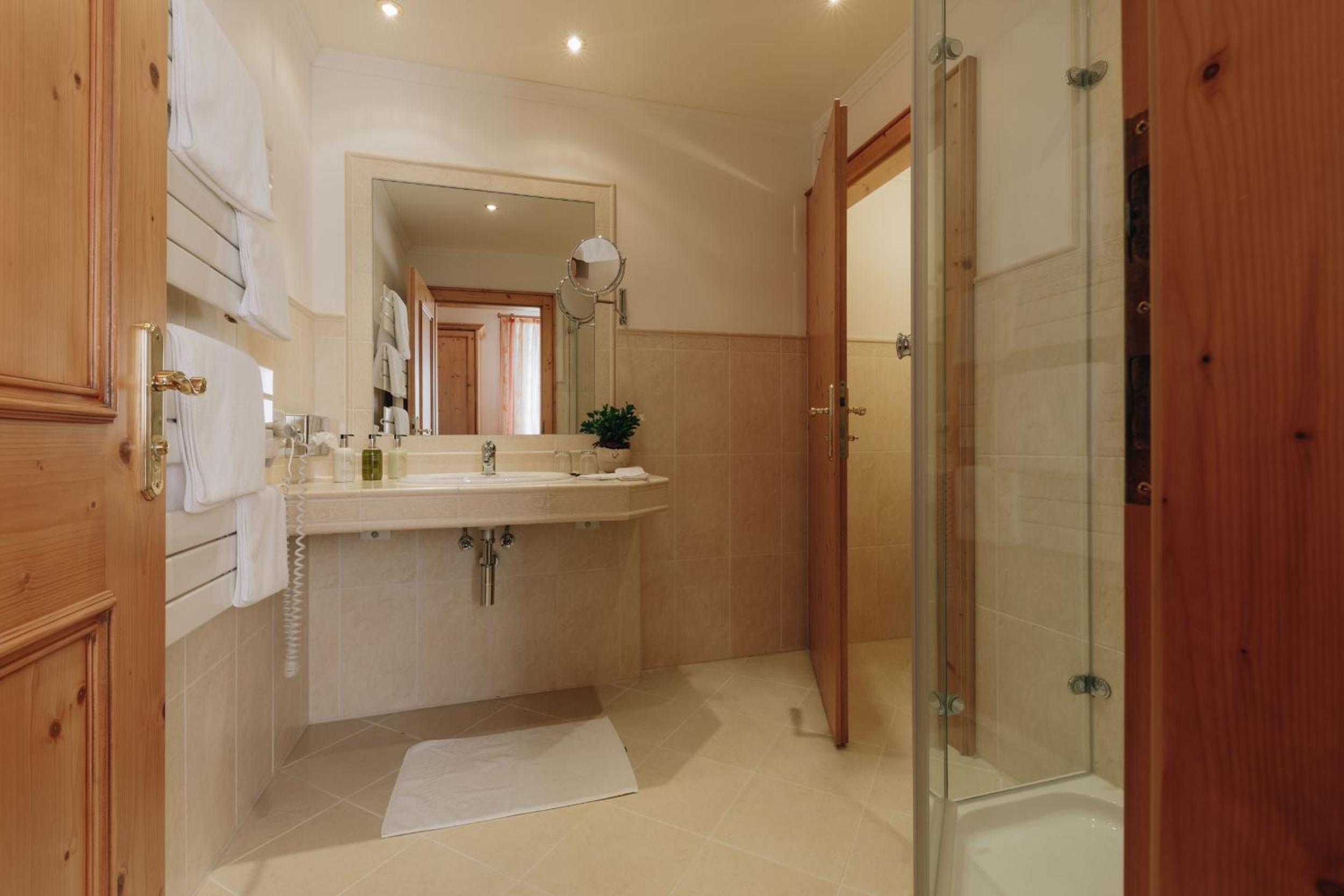 Standard Double Room - Photo 4
