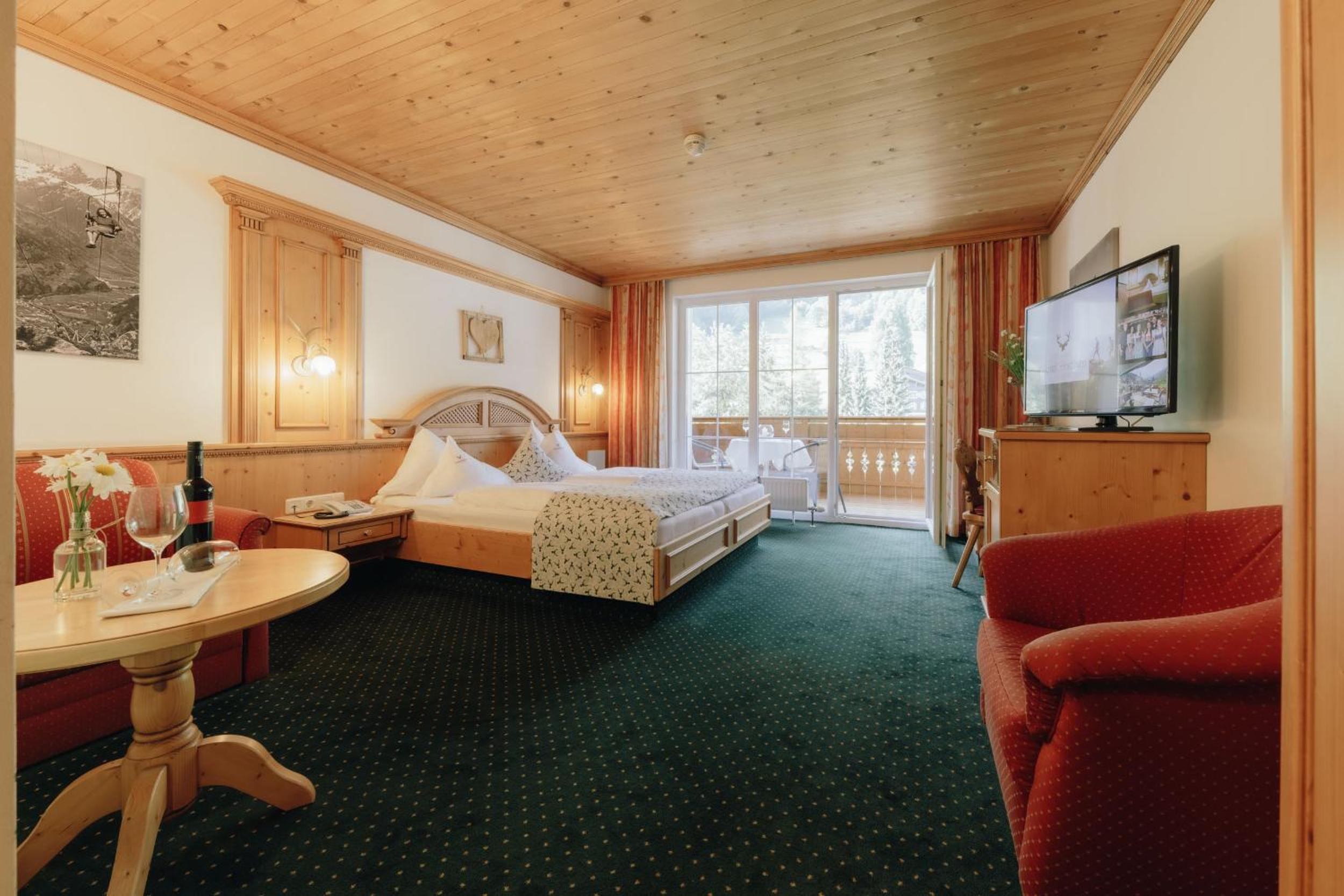 Double Room with Balcony (2 Adults + 1 Child) - Photo 1