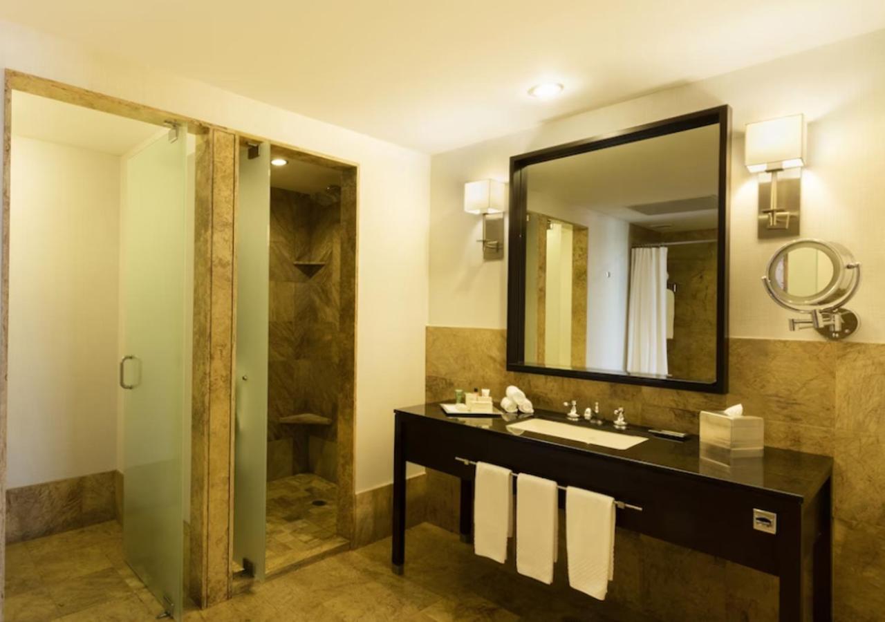 Executive Double Room with Two Double Beds - Photo 6