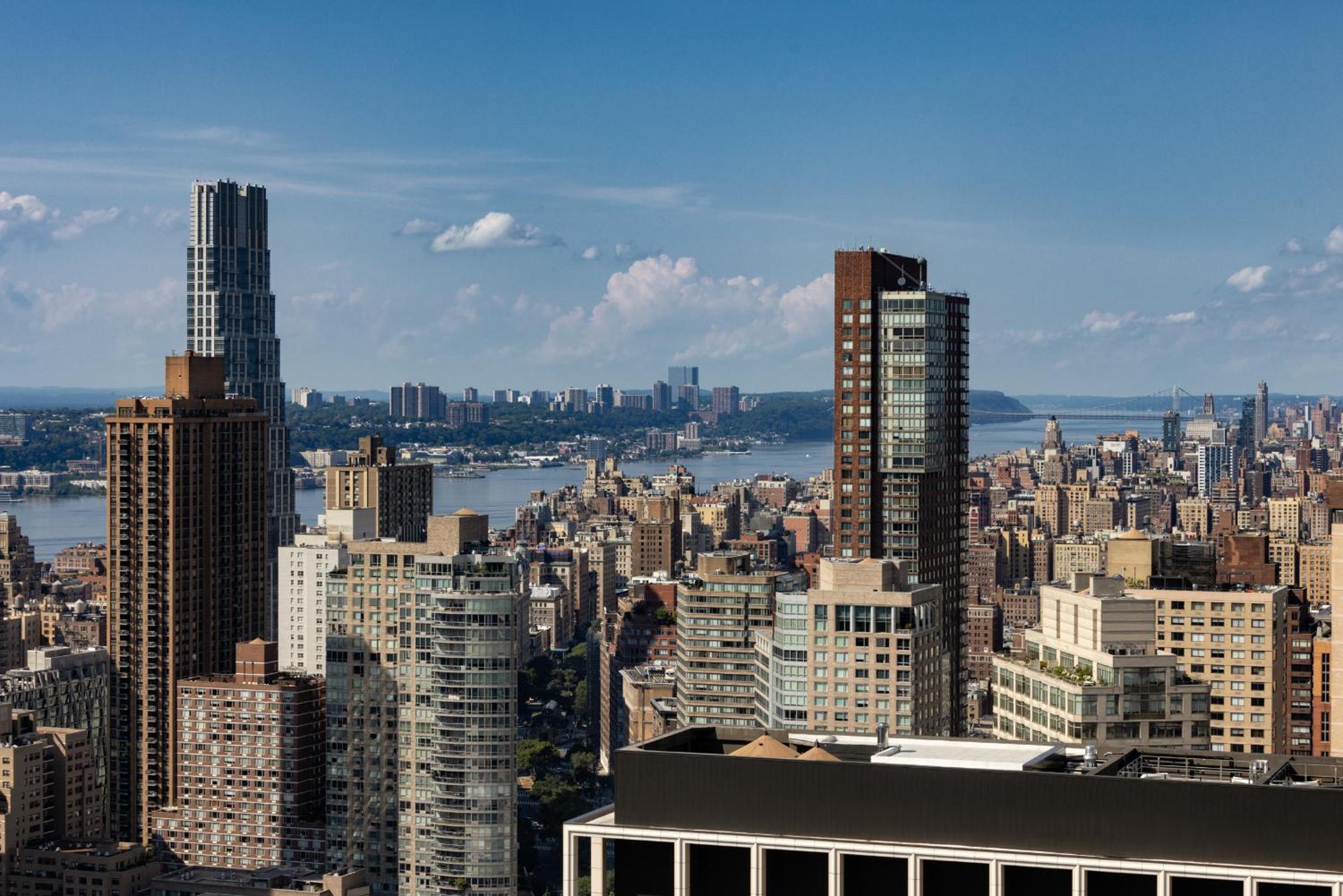 Hudson River View Accessible Twin - Bathtub