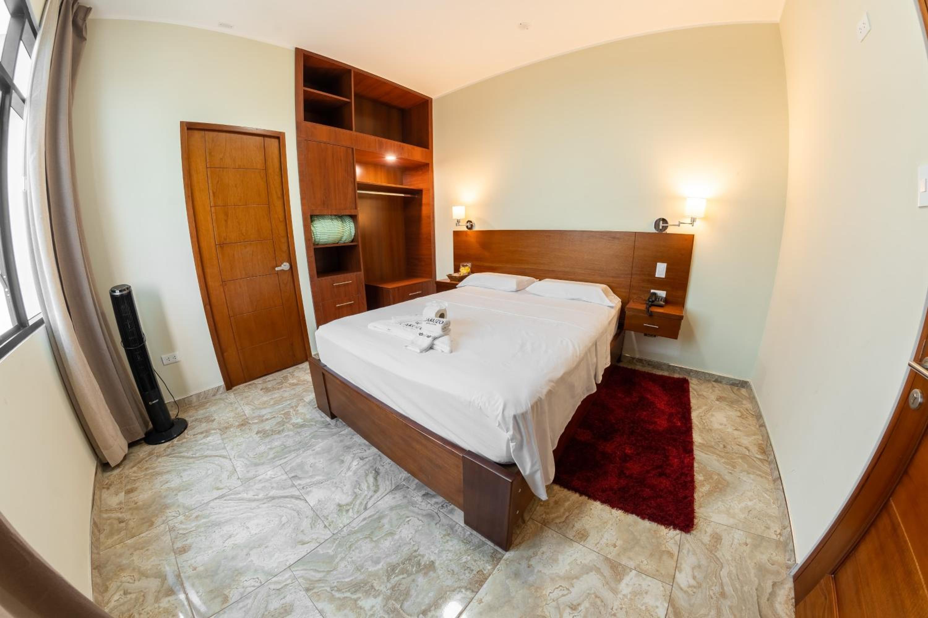 Queen Room photo 2