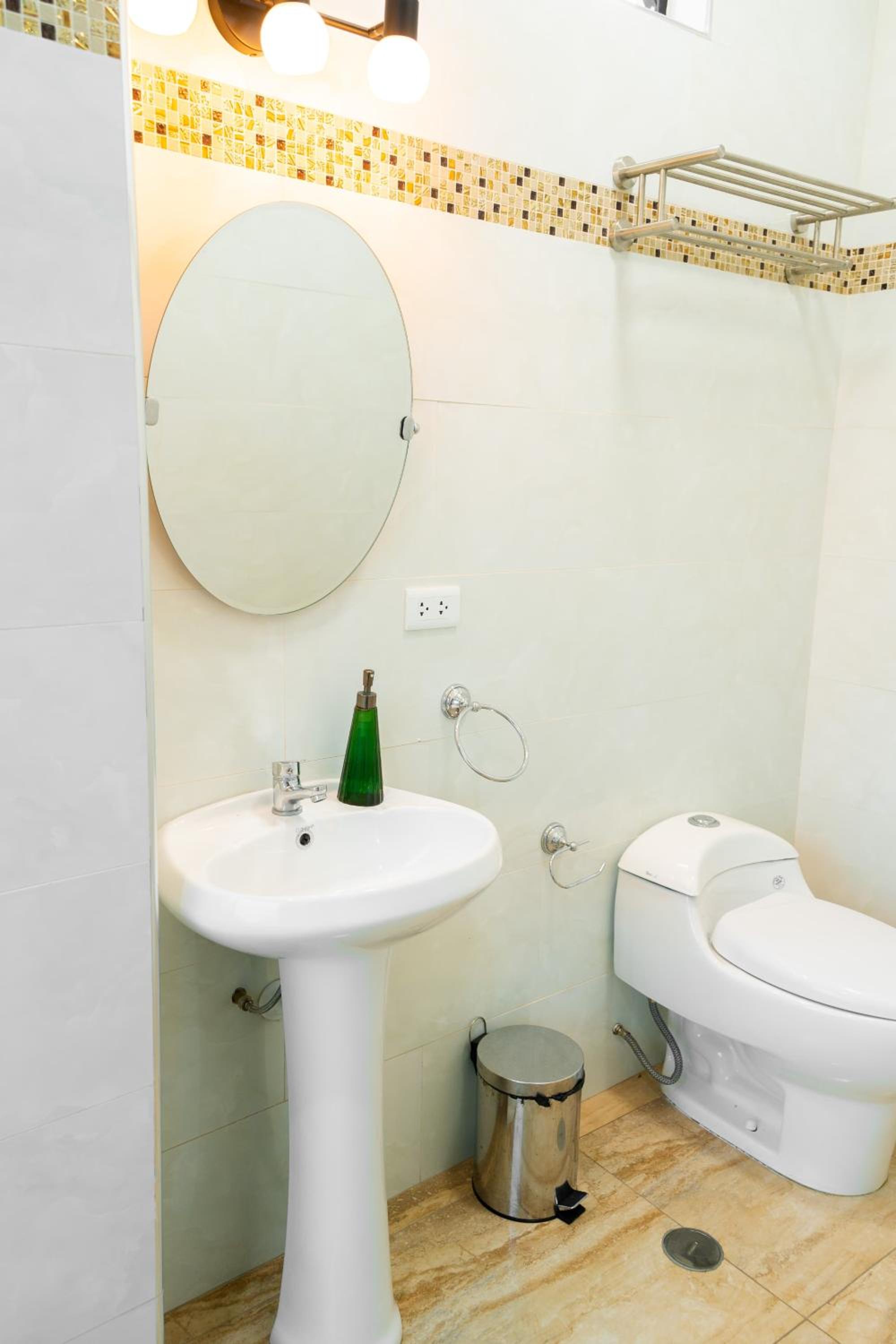 Standard Queen Room photo 2