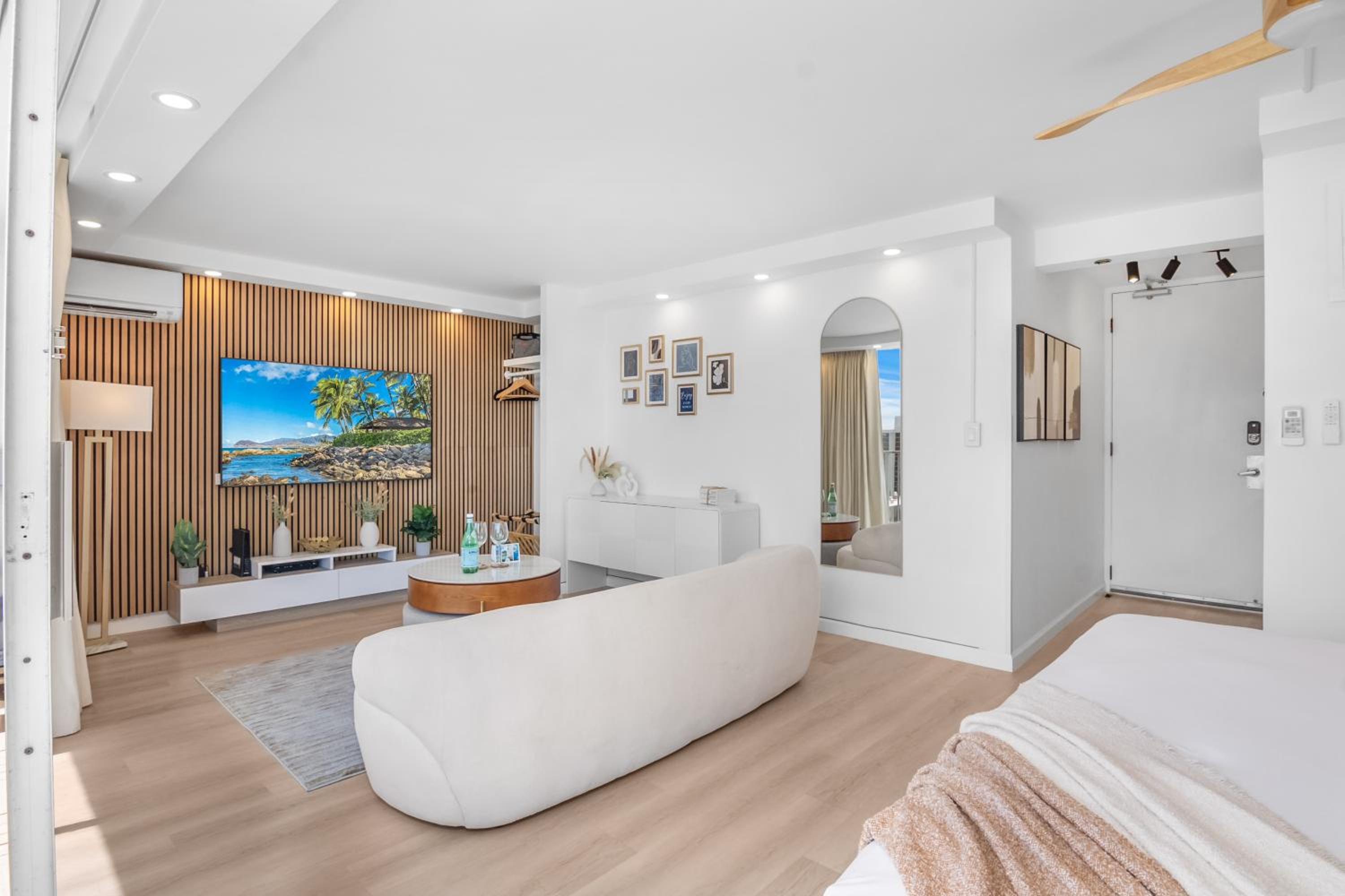 Ocean Retreat: Remodeled Pacific Monarch Haven: One-Bedroom Apartment photo