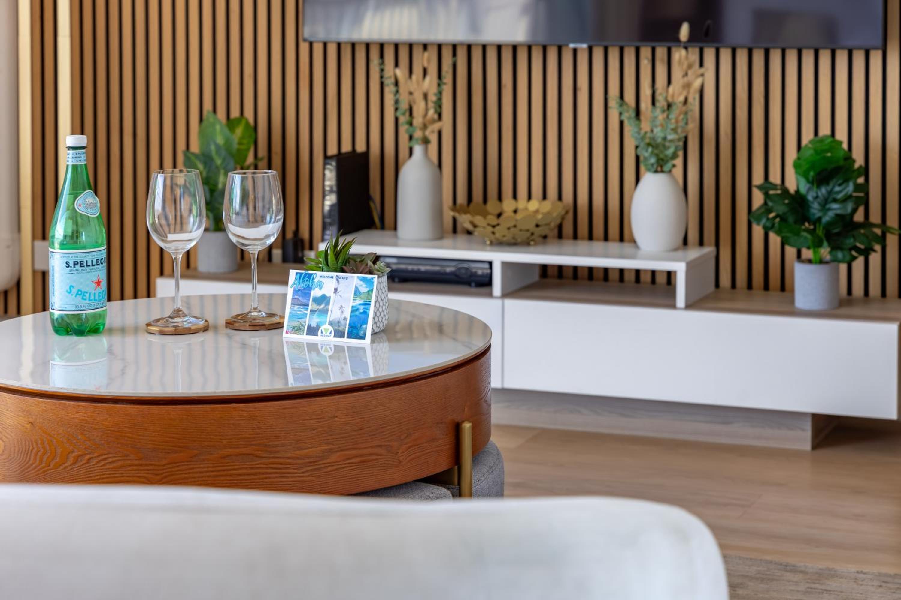 Ocean Retreat: Remodeled Pacific Monarch Haven: One-Bedroom Apartment photo