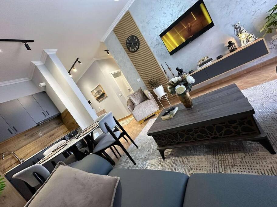 One-Bedroom Apartment photo 2