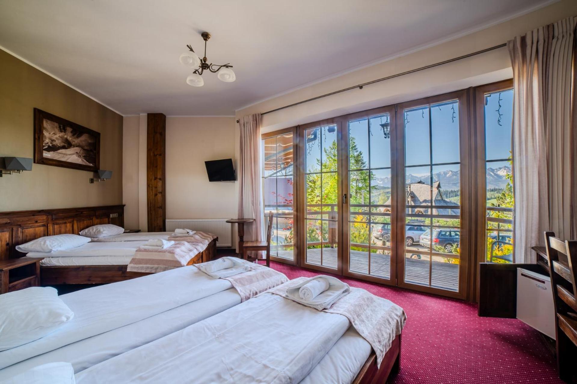 Quadruple Room with Mountain View photo 2