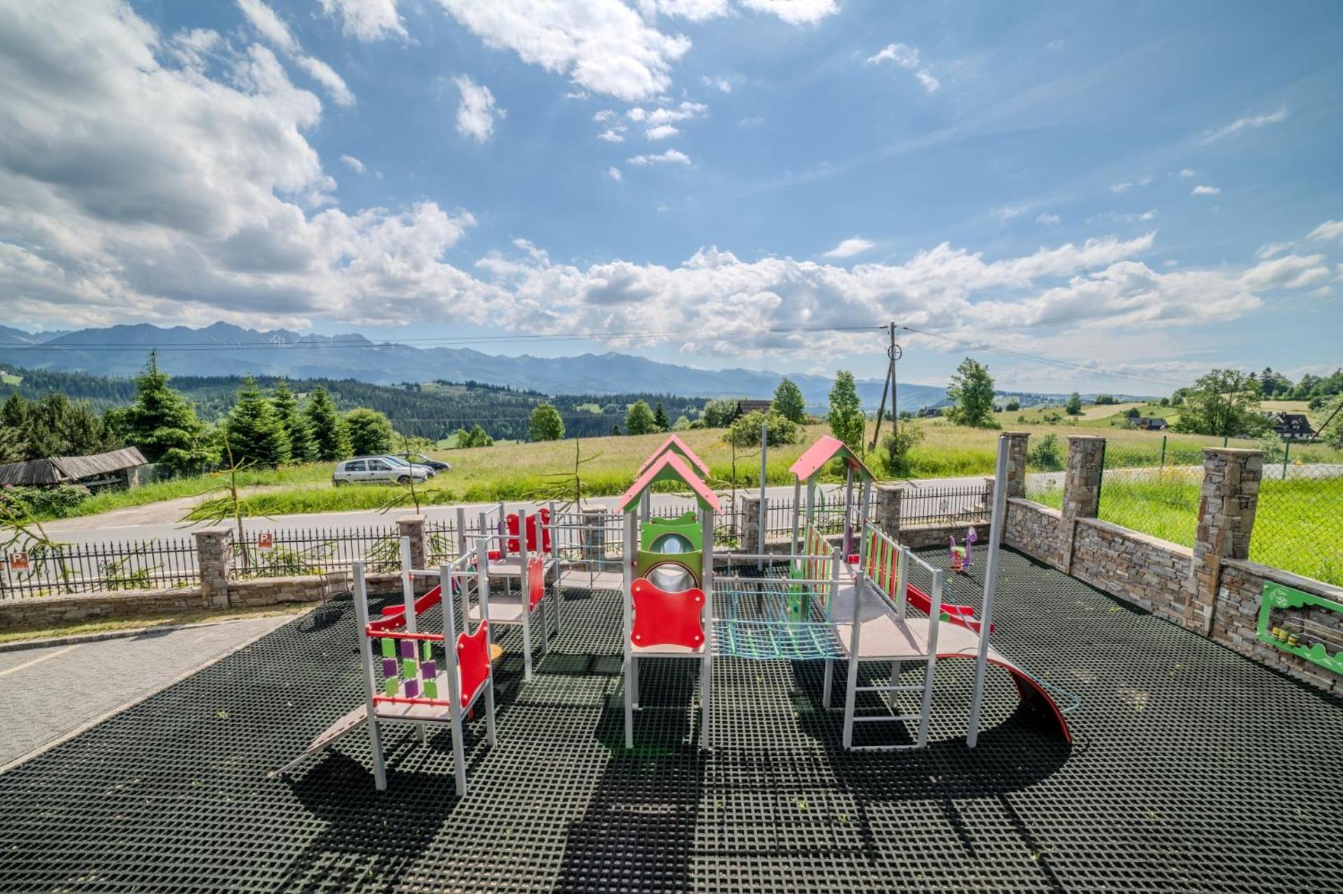 Studio for families with kids with Terrace and Mountain View photo 3