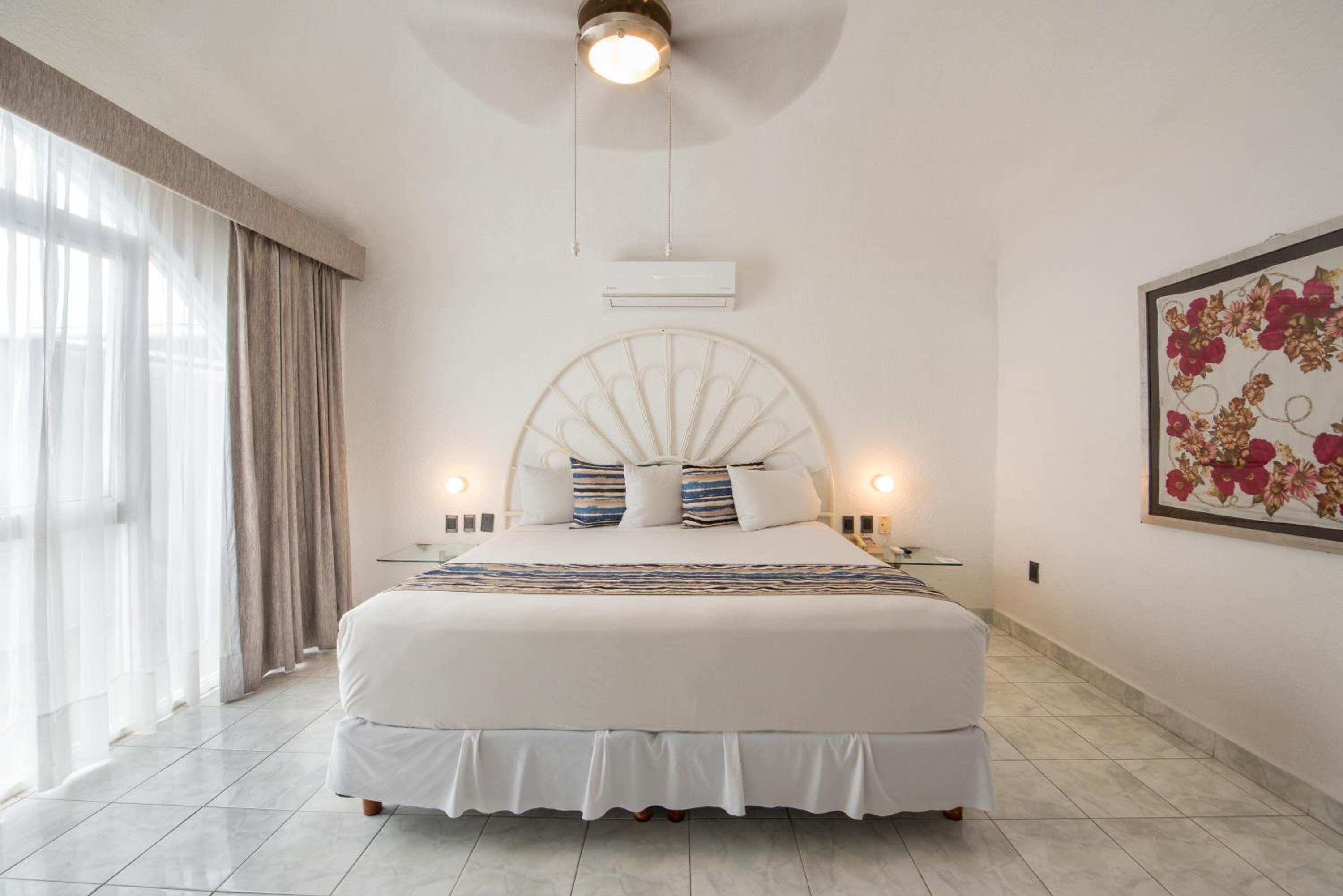 Honeymoon Suite - Photo 1