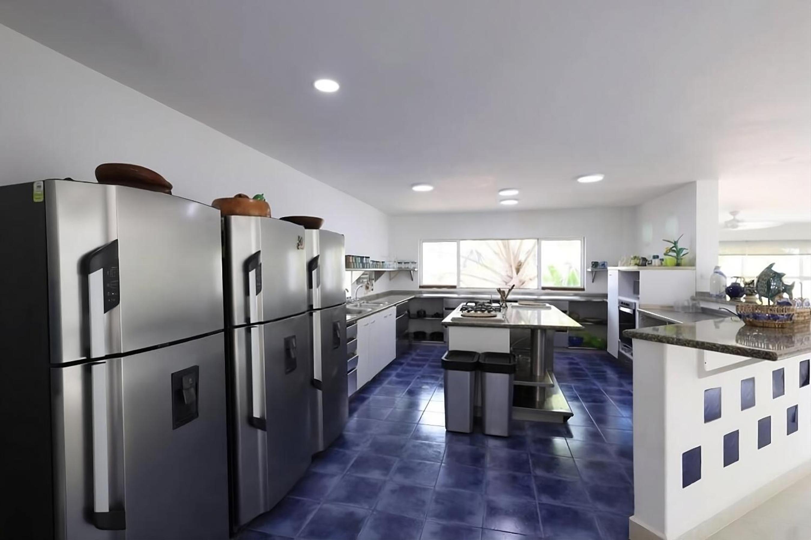 Five-Bedroom House photo 3