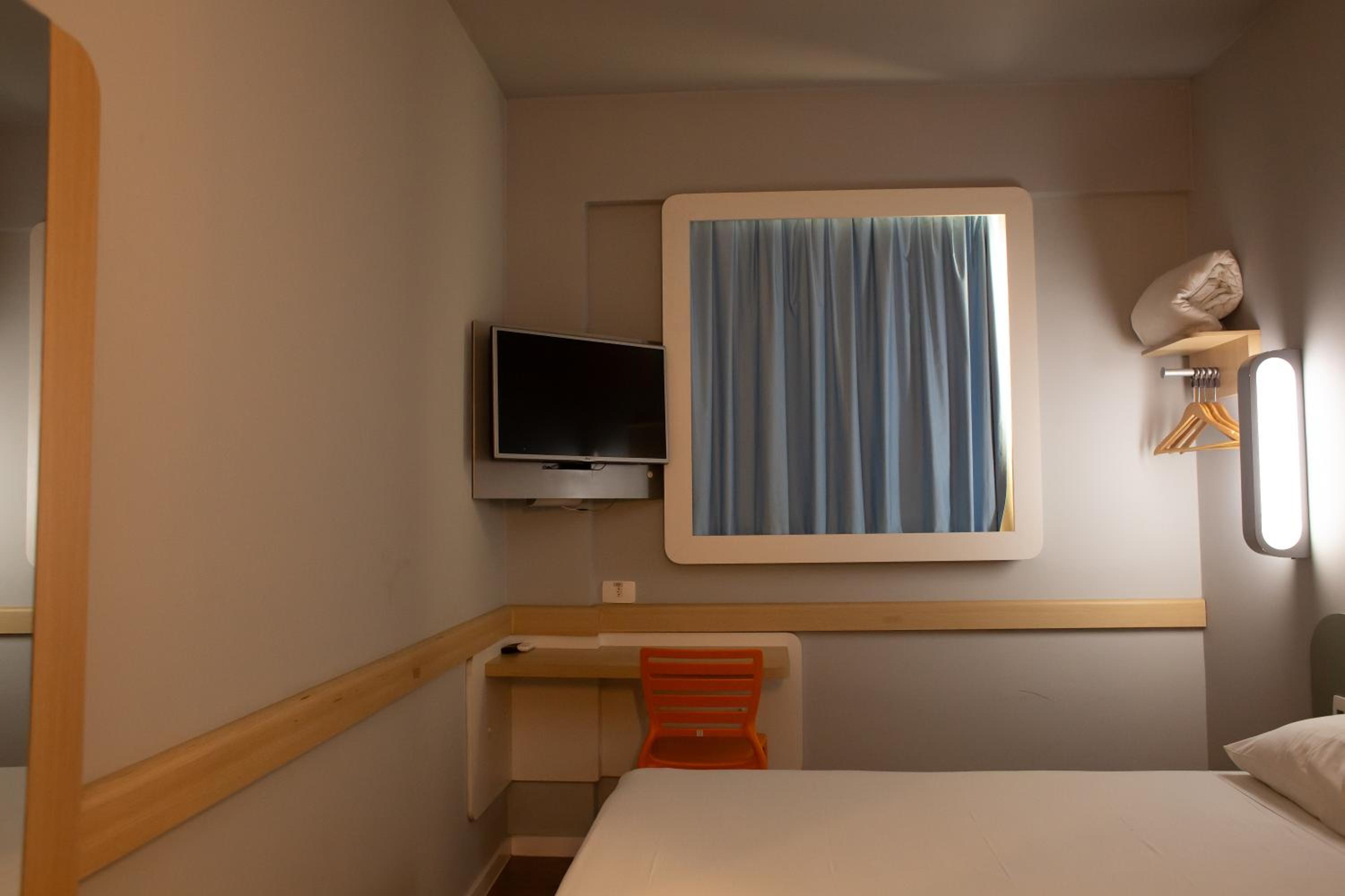 Standard Twin Room - Photo 5