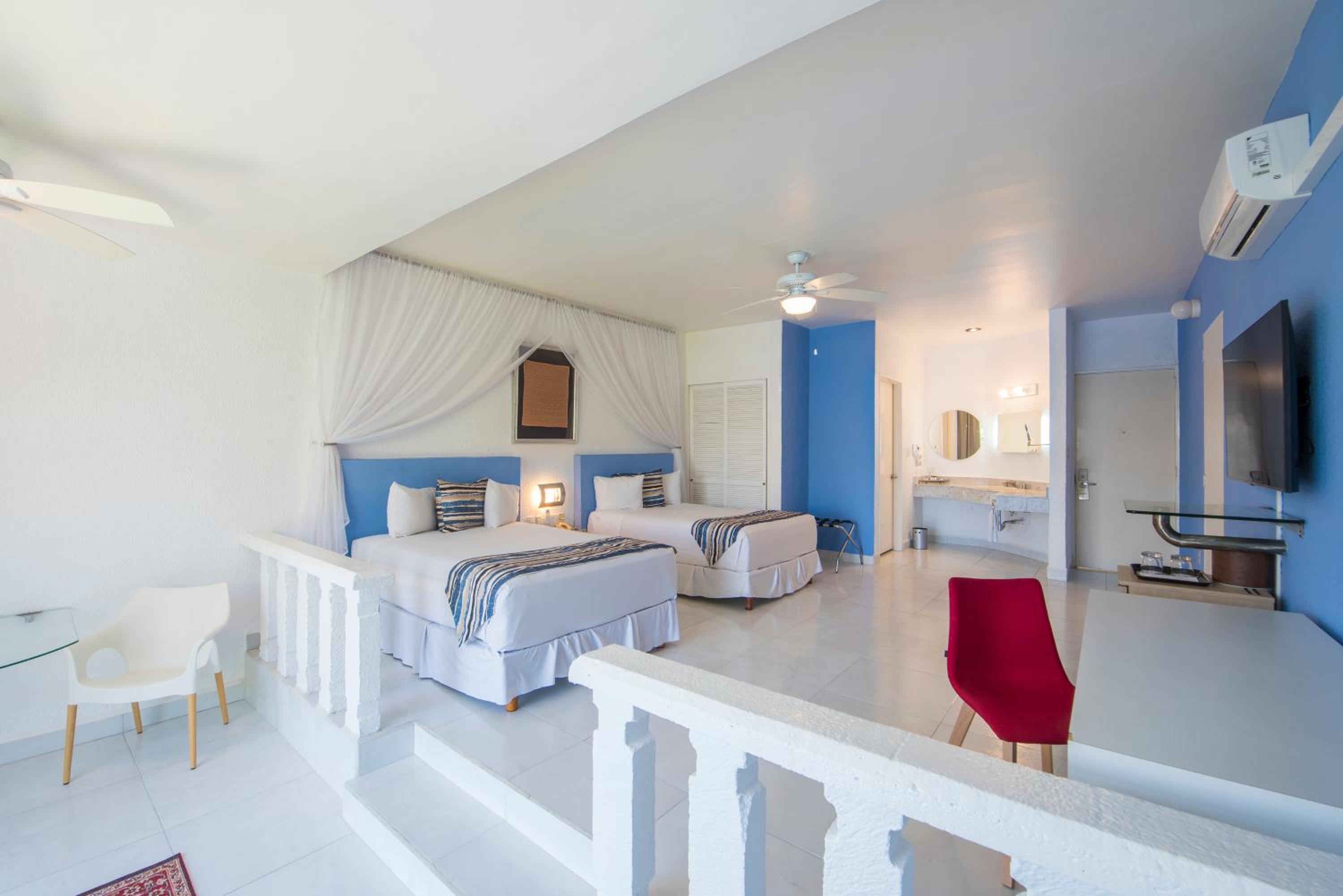 Suite - Photo 15