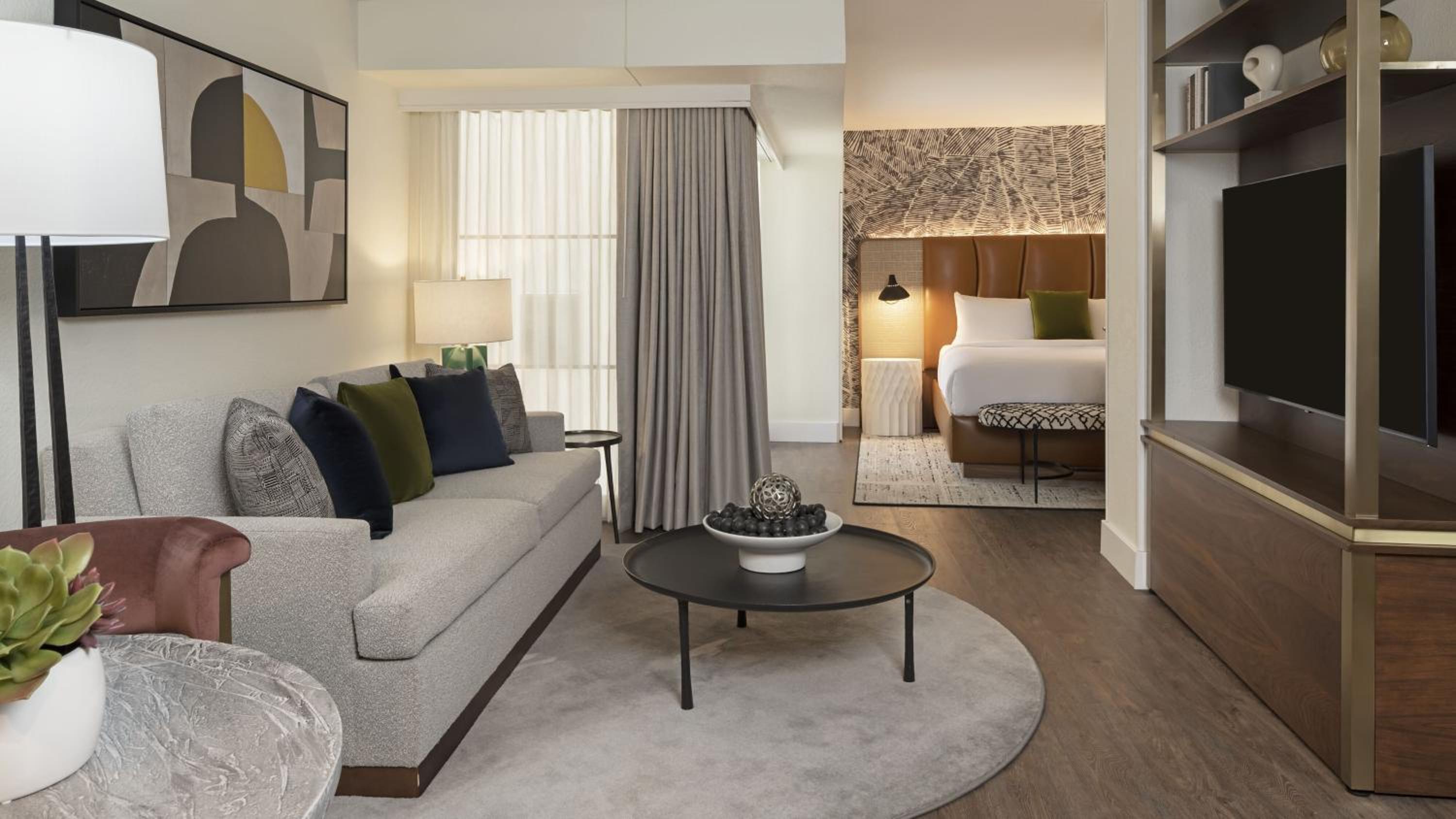 One-Bedroom Queen Suite
