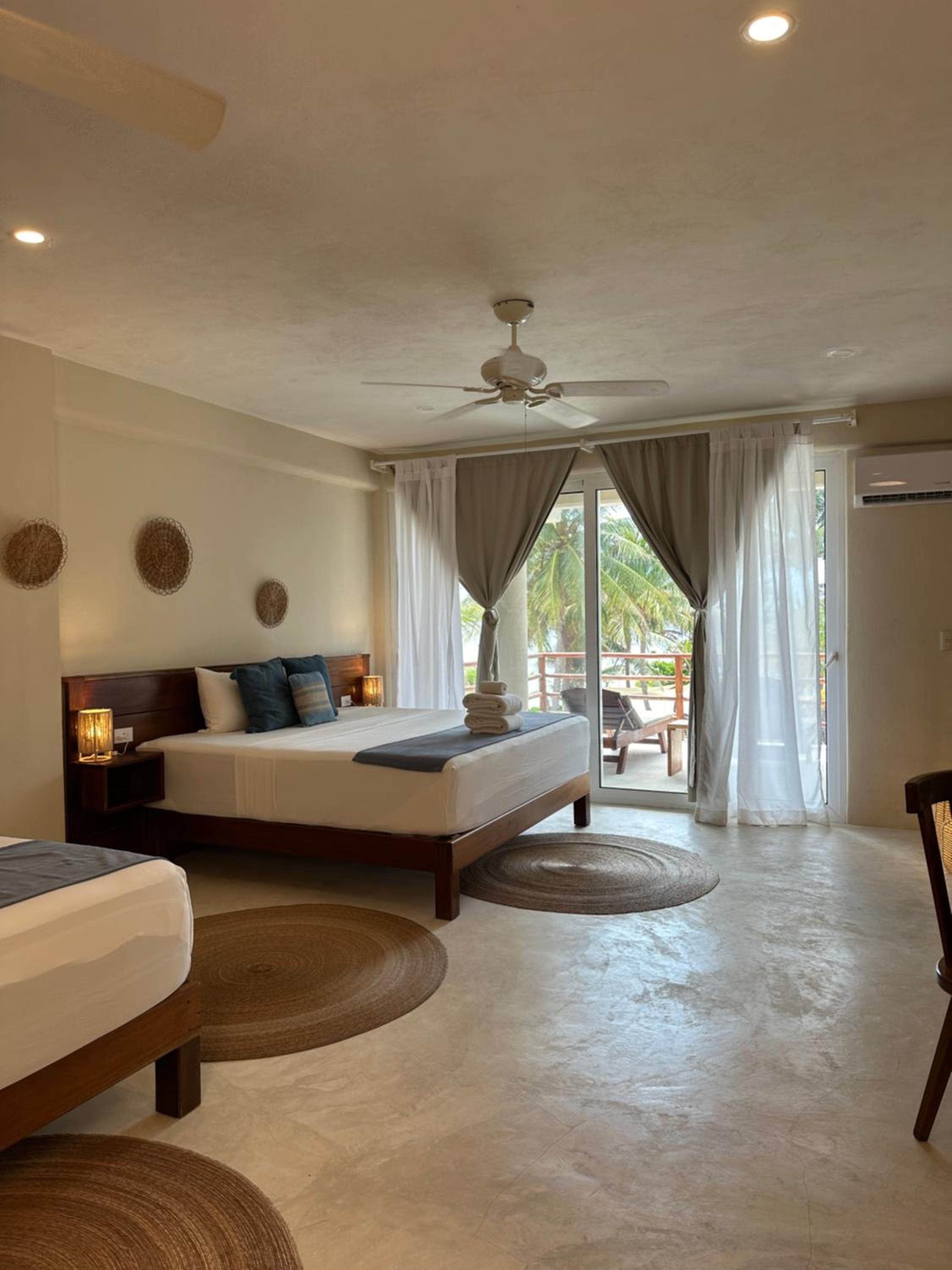 Queen Suite - Photo 10