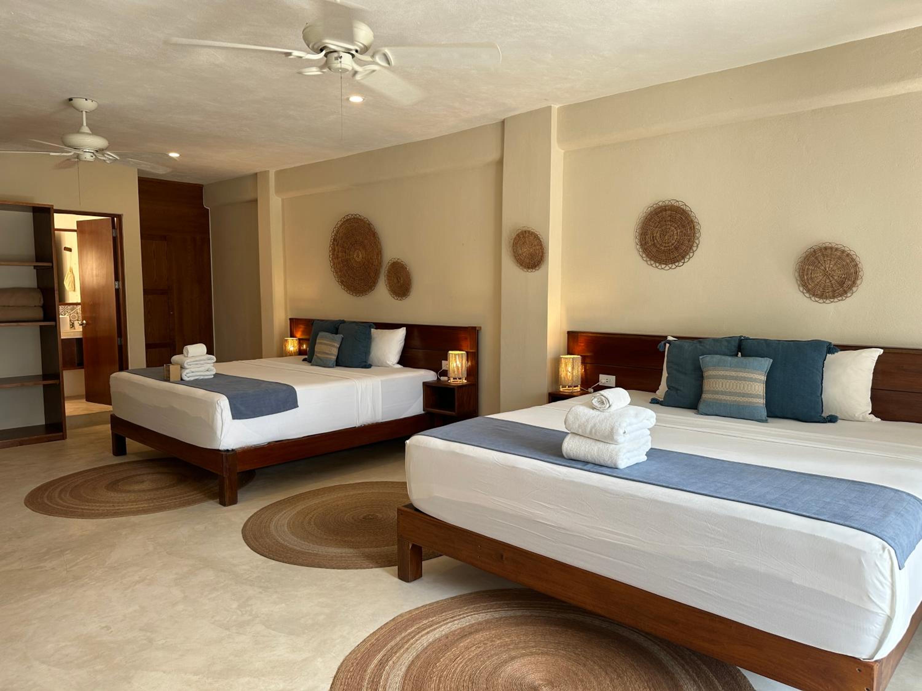 Queen Suite - Photo 9