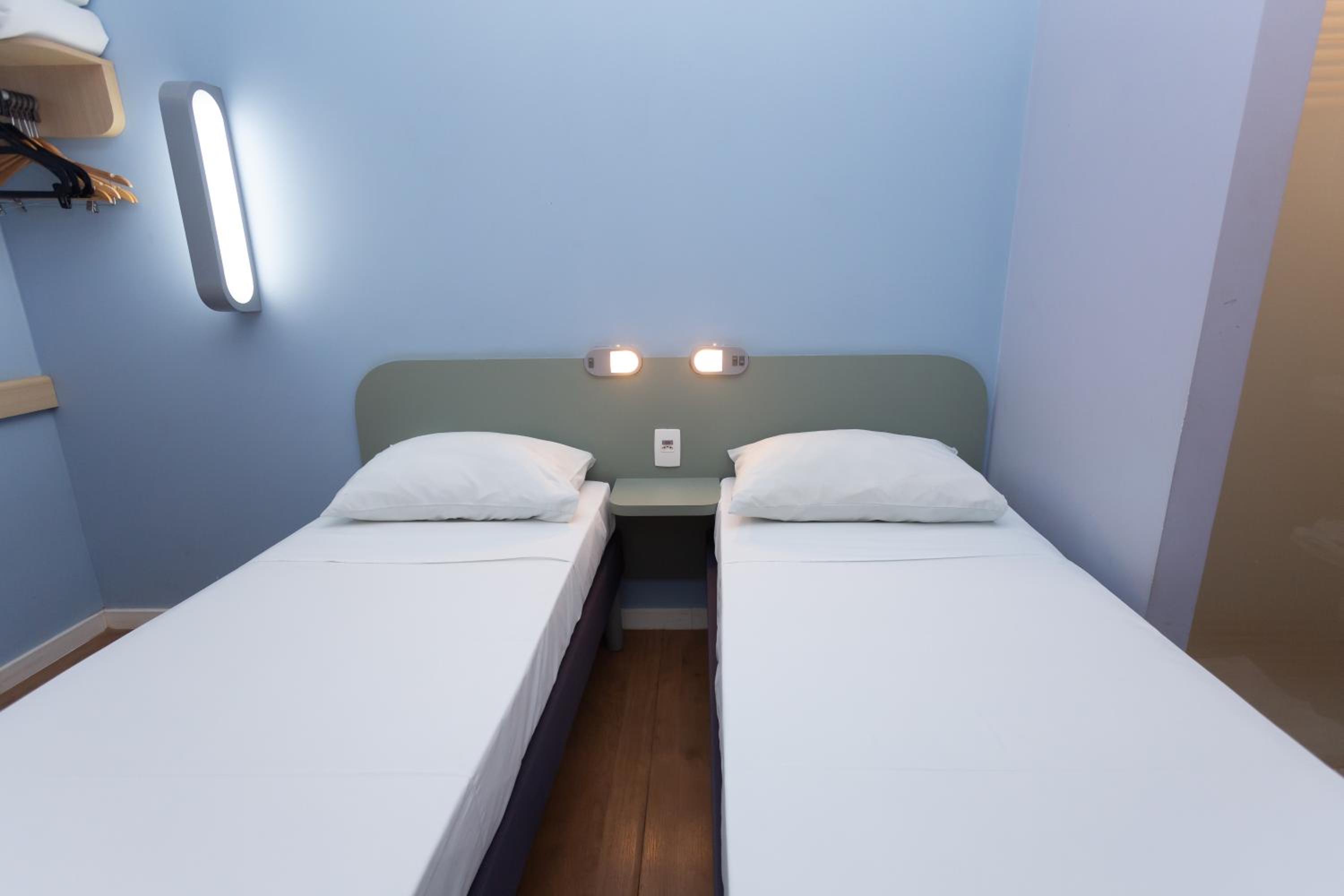 Standard Twin Room - Photo 14