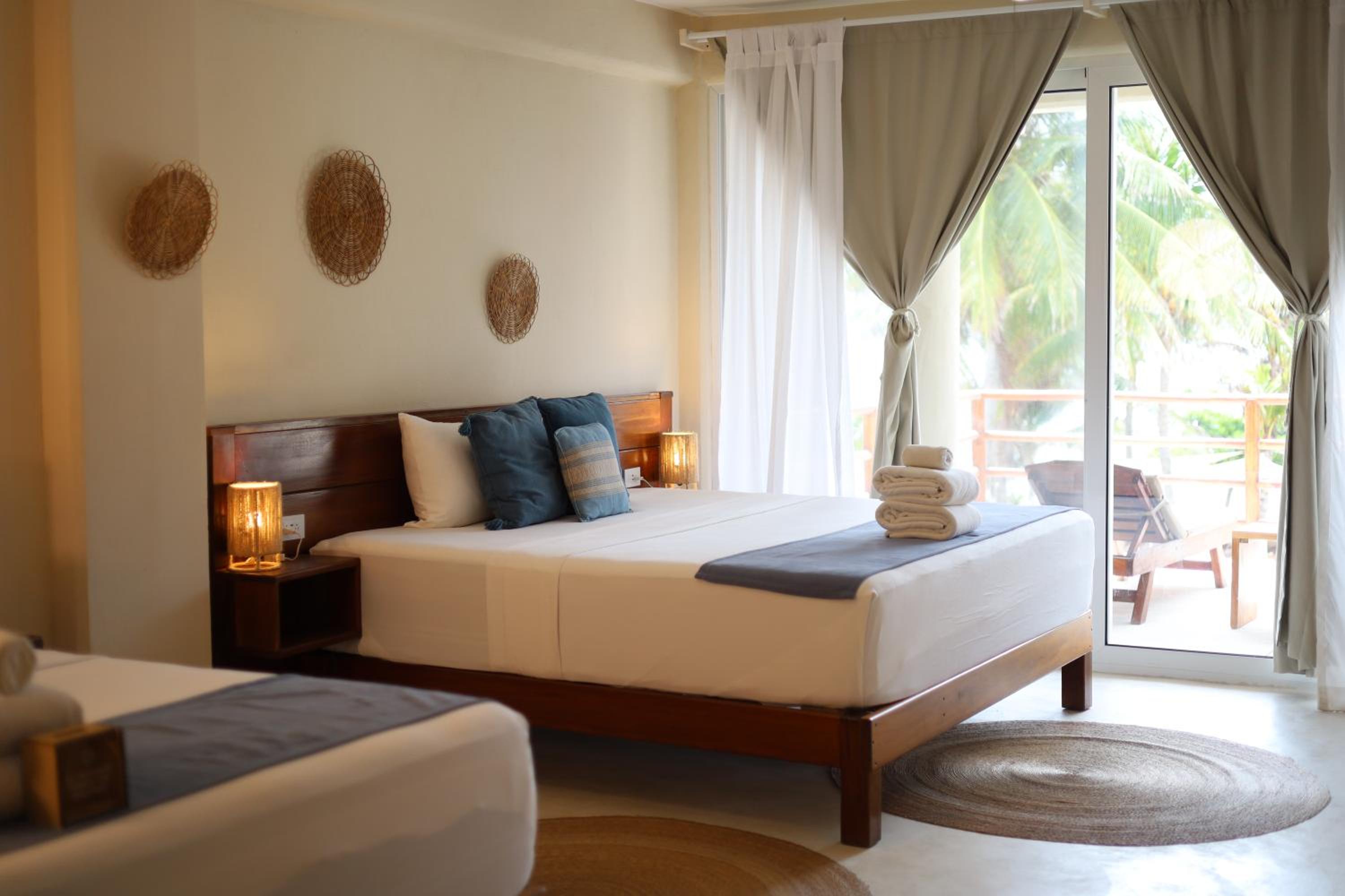 Queen Suite - Photo 8