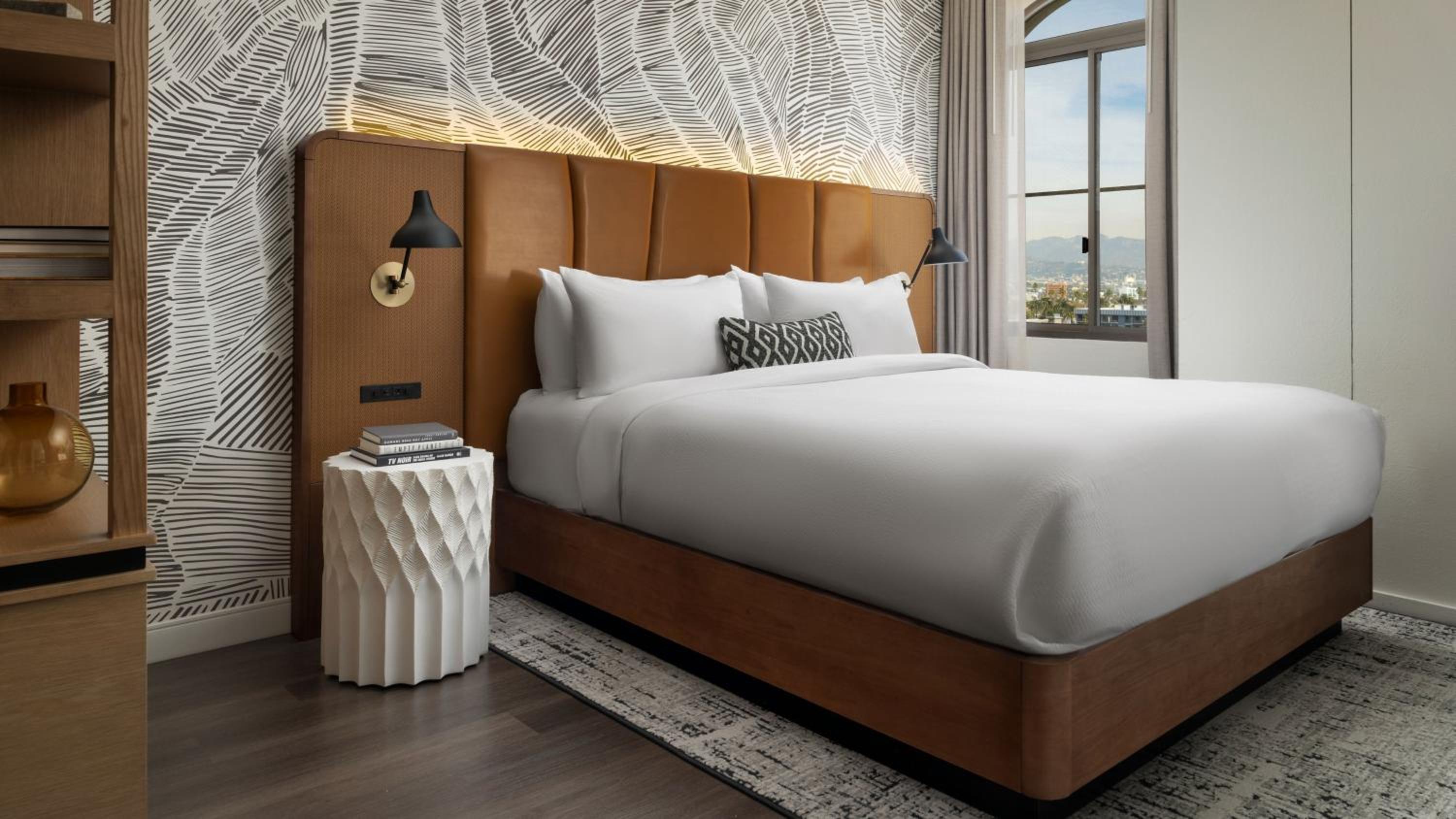 Deluxe Queen Studio with Sofa Bed thumbnail 6