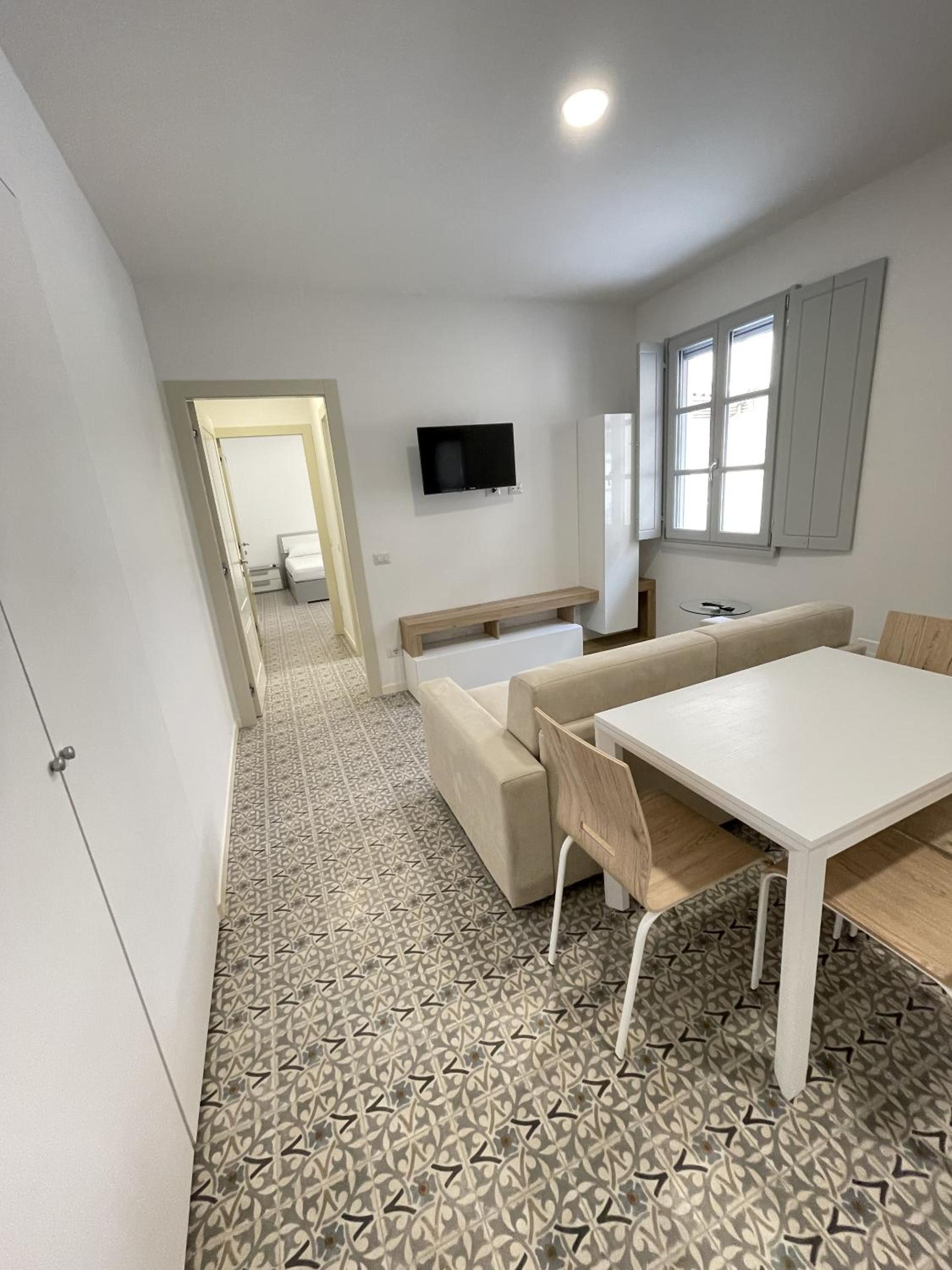 Deluxe One-Bedroom Apartment photo 2