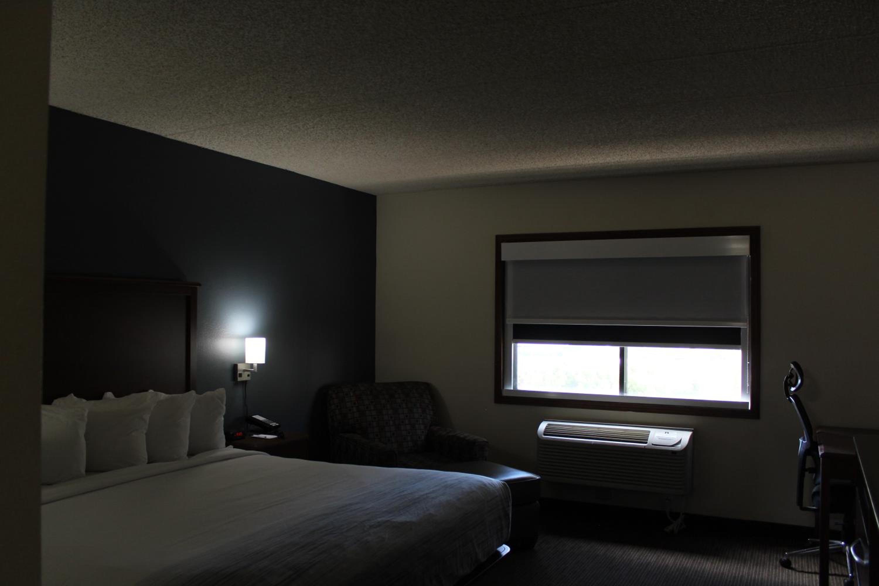 Executive King Room - Non-Smoking - Photo 3