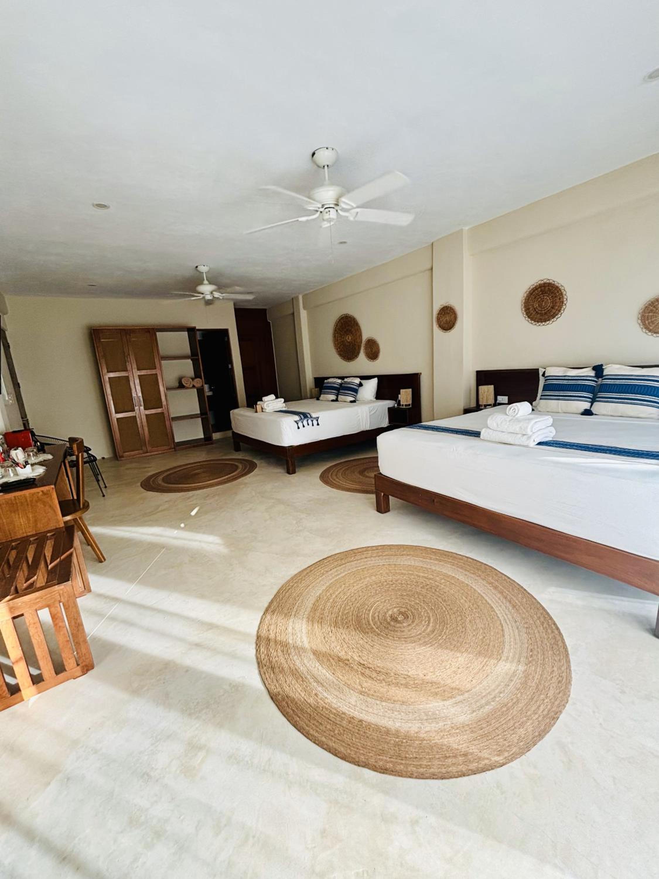 Queen Suite - Photo 2