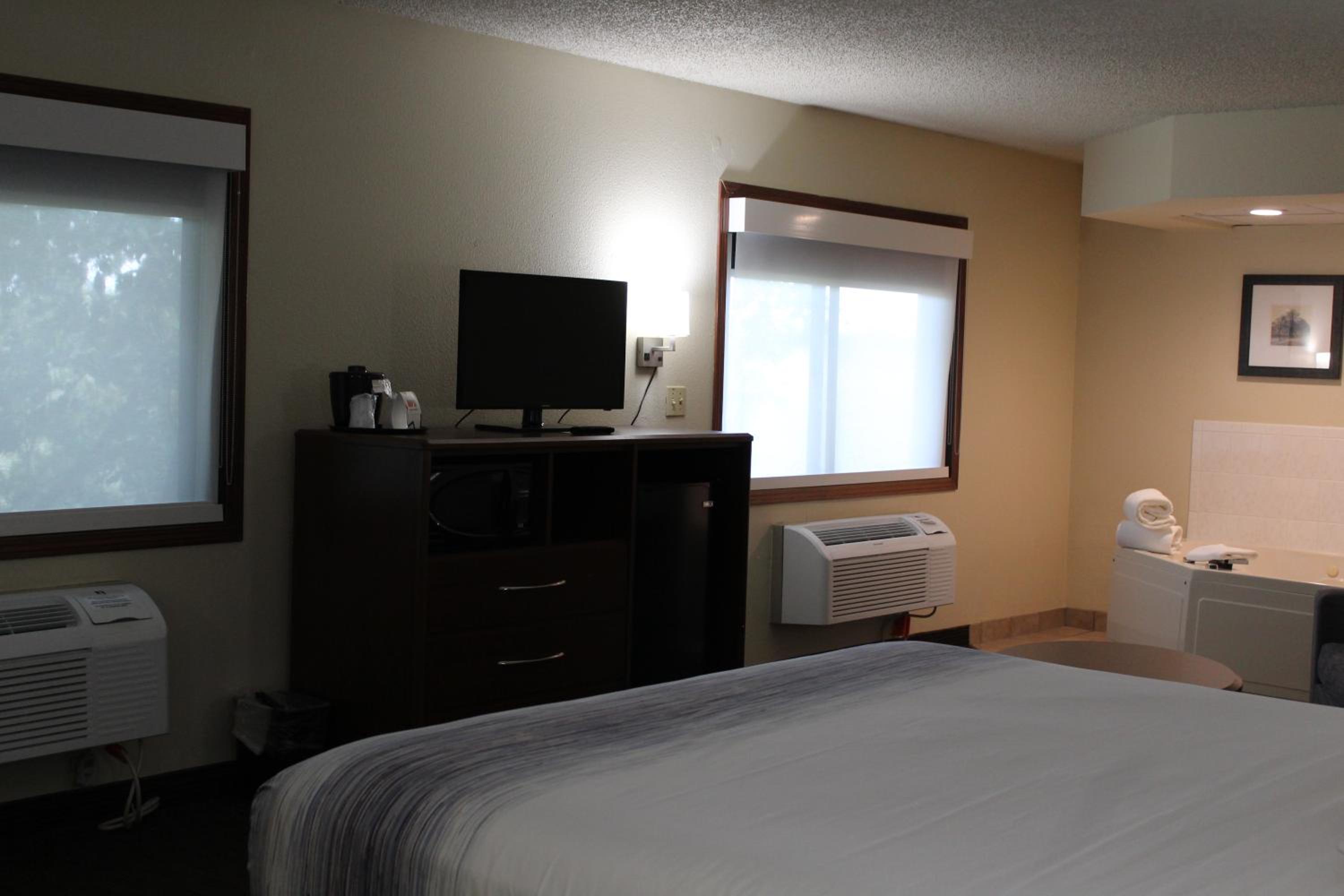 Luxury King Studio Suite - Non-Smoking - Photo 3