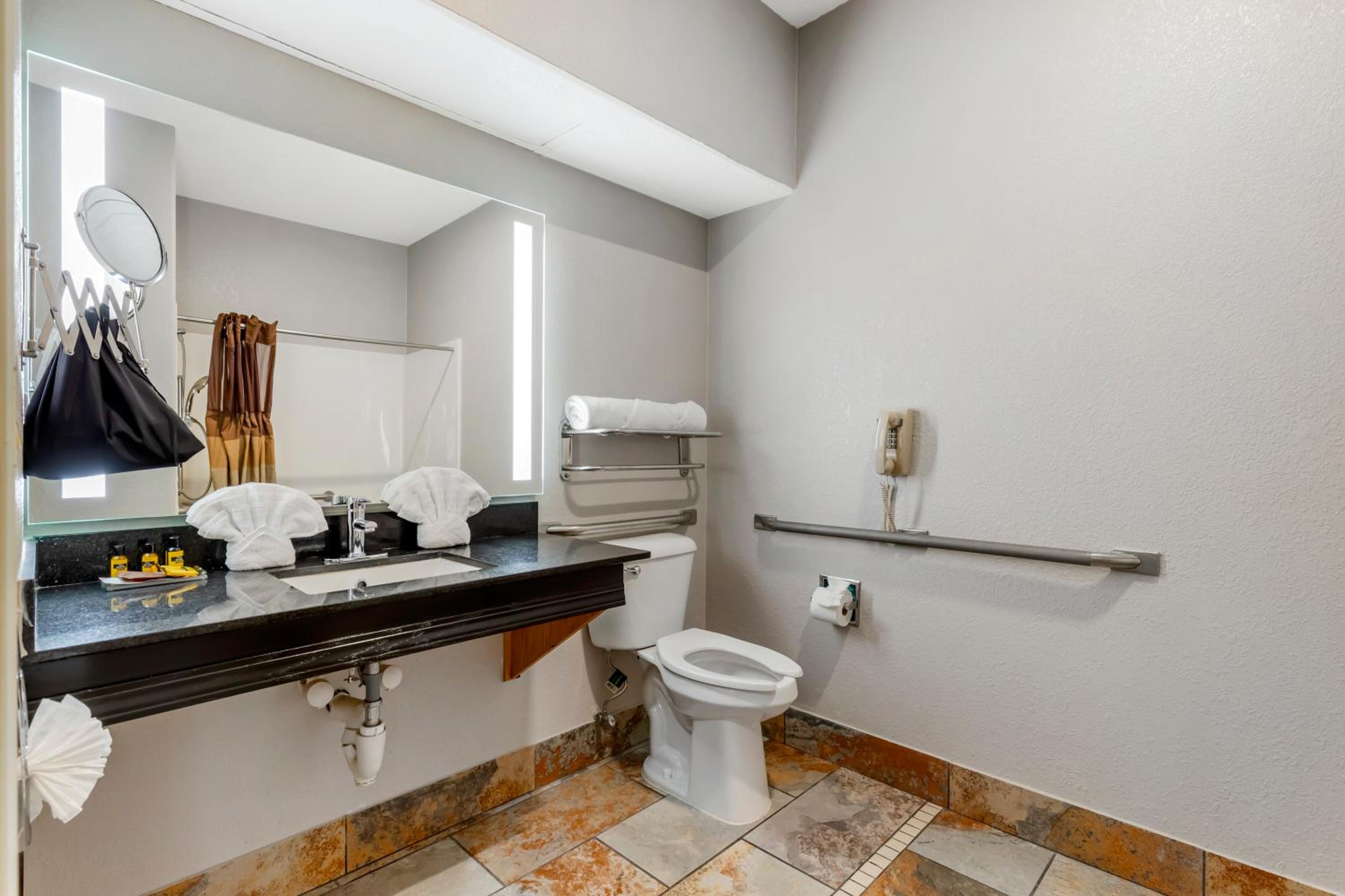 Queen Suite with Two Queen Beds - Disability Access photo 3