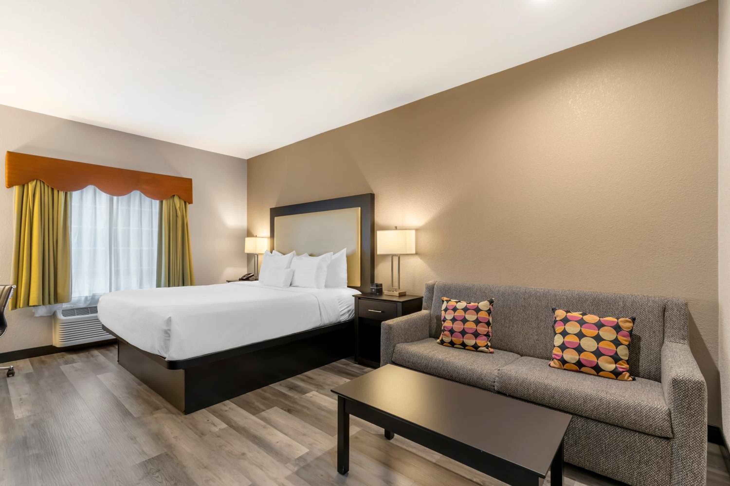 King Room with Sofa Bed - Non Smoking - Photo 10