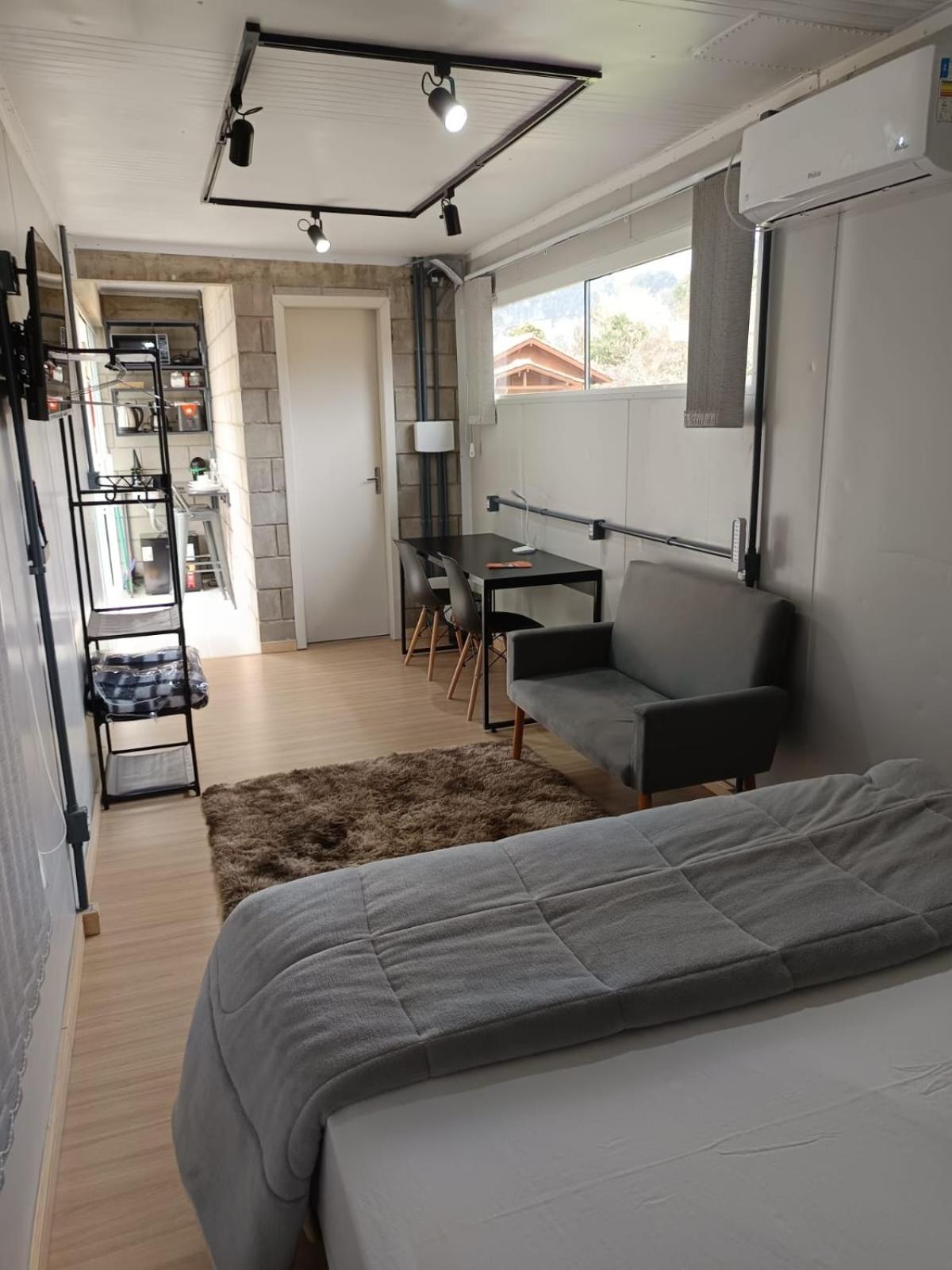One-Bedroom Apartment photo 1