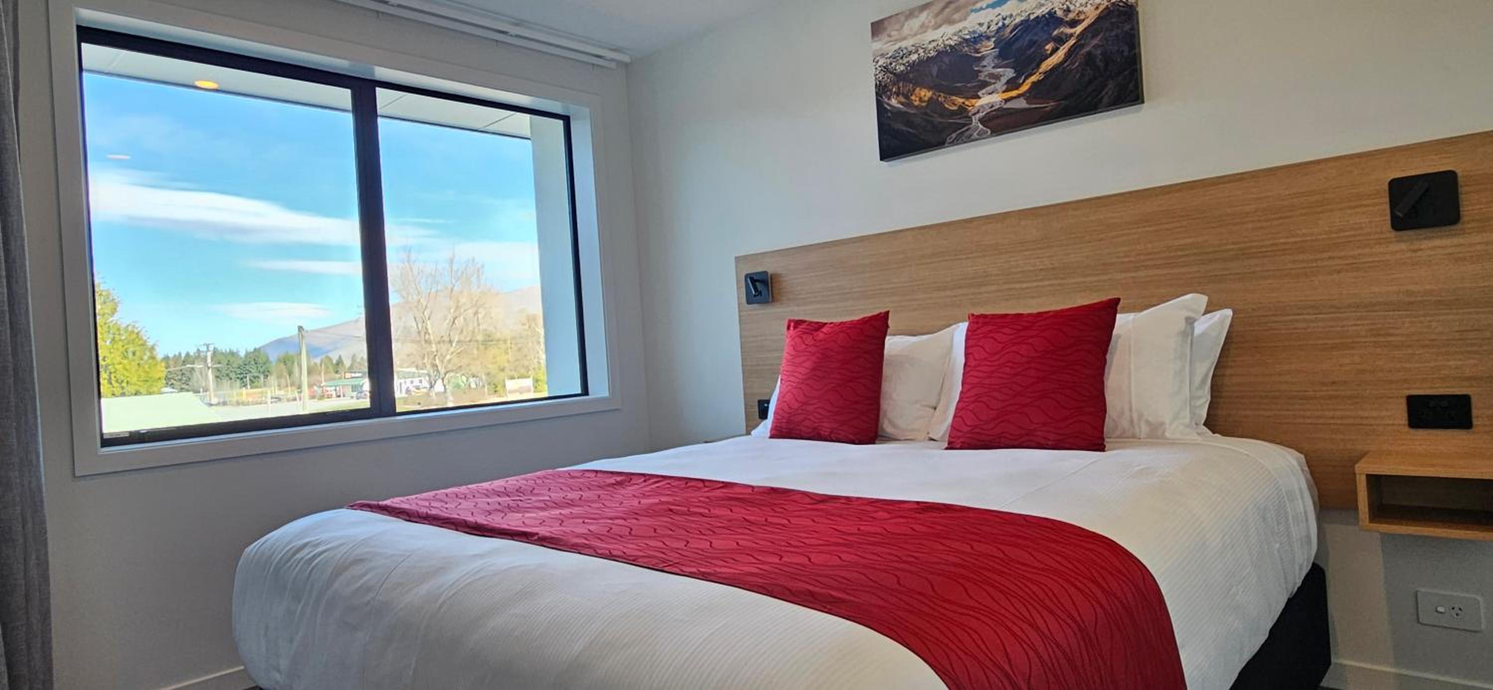 One-Bedroom Apartment with View