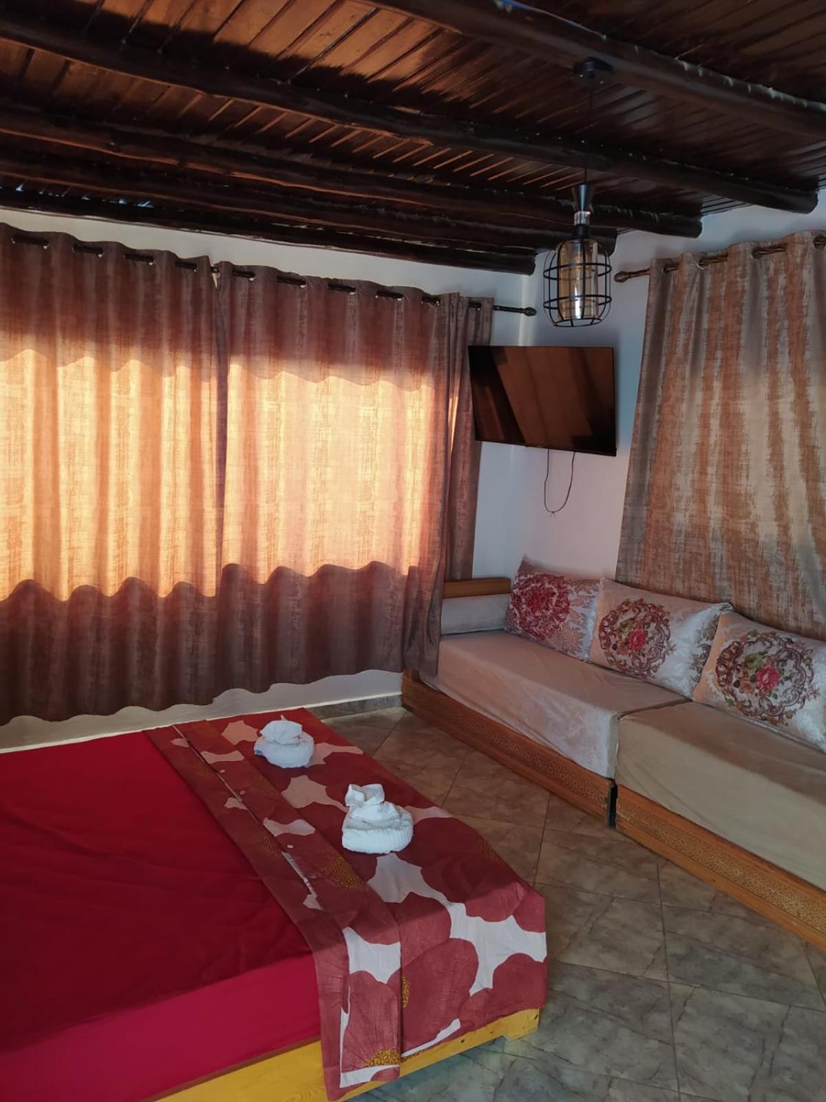 Deluxe Room (2 Adults + 1 Child) photo 3