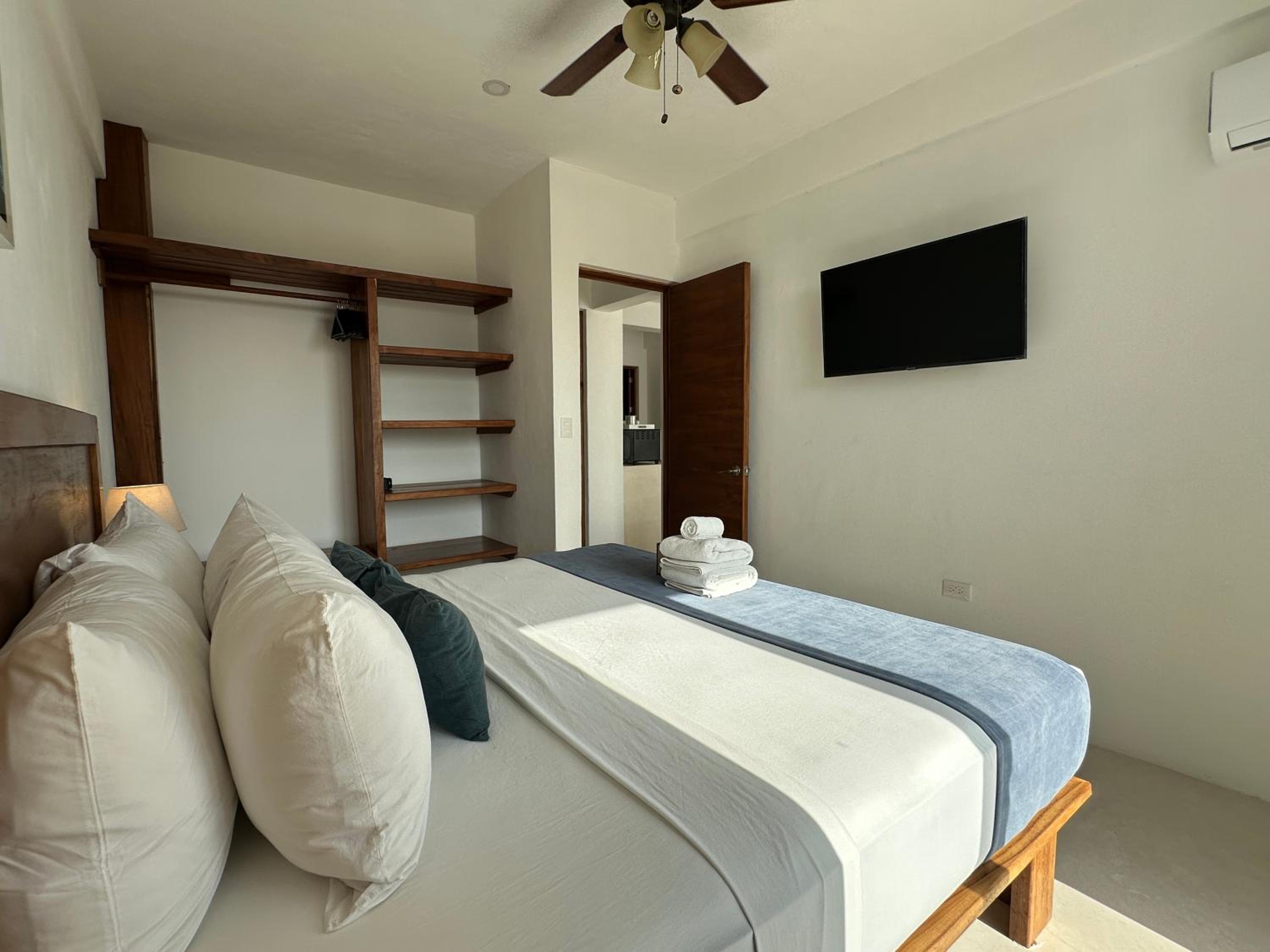 Apartment with Sea View - Photo 15