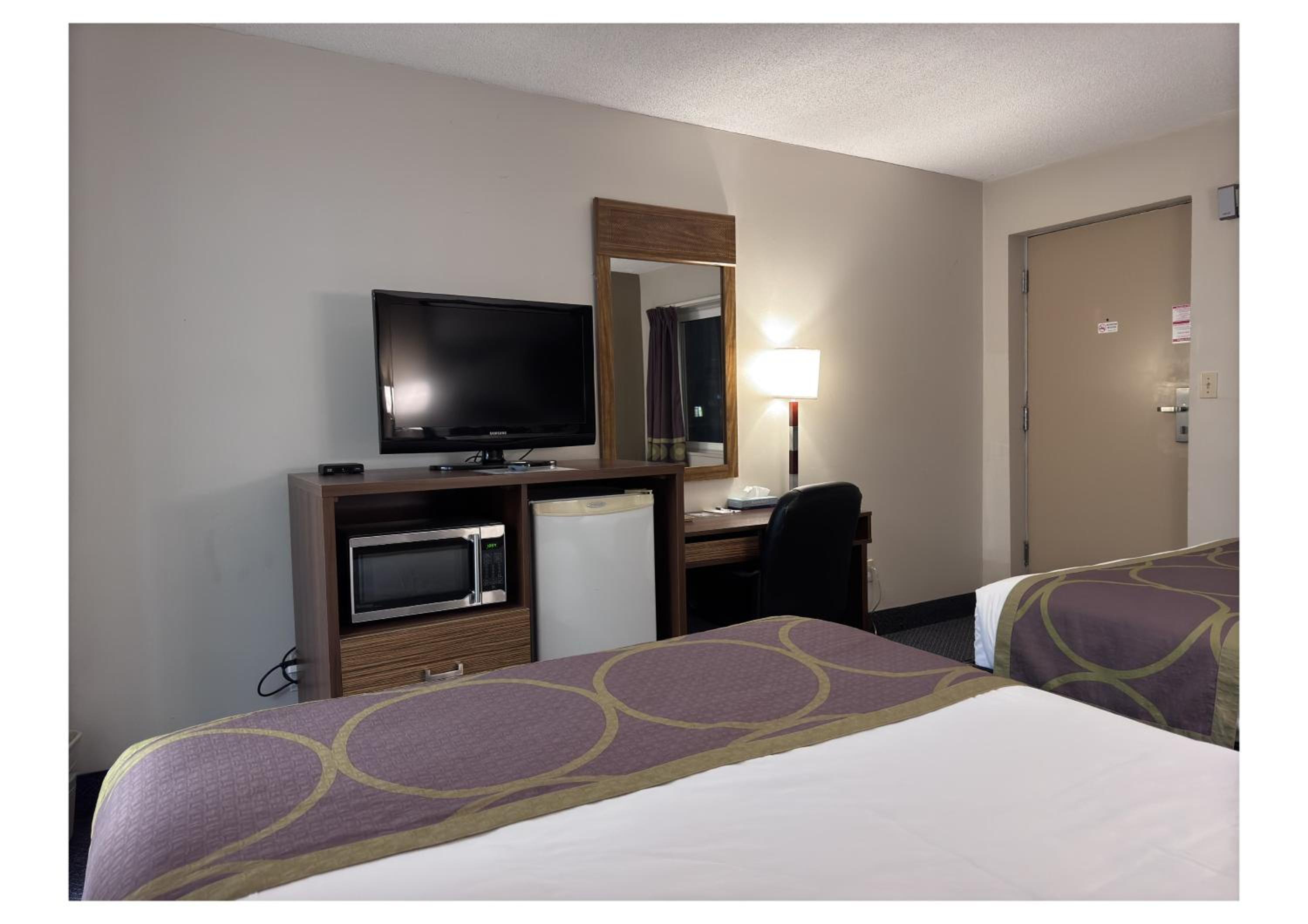 Efficiency Double Room with Two Double Beds - Non-Smoking - Photo 3
