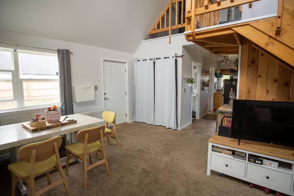 Three-Bedroom House photo 2