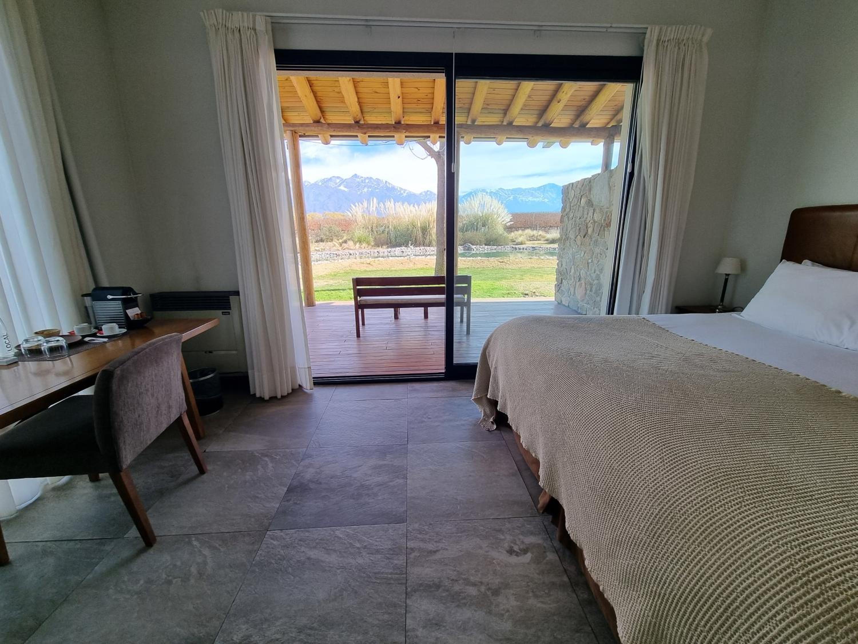 Double or Twin Room with Mountain View